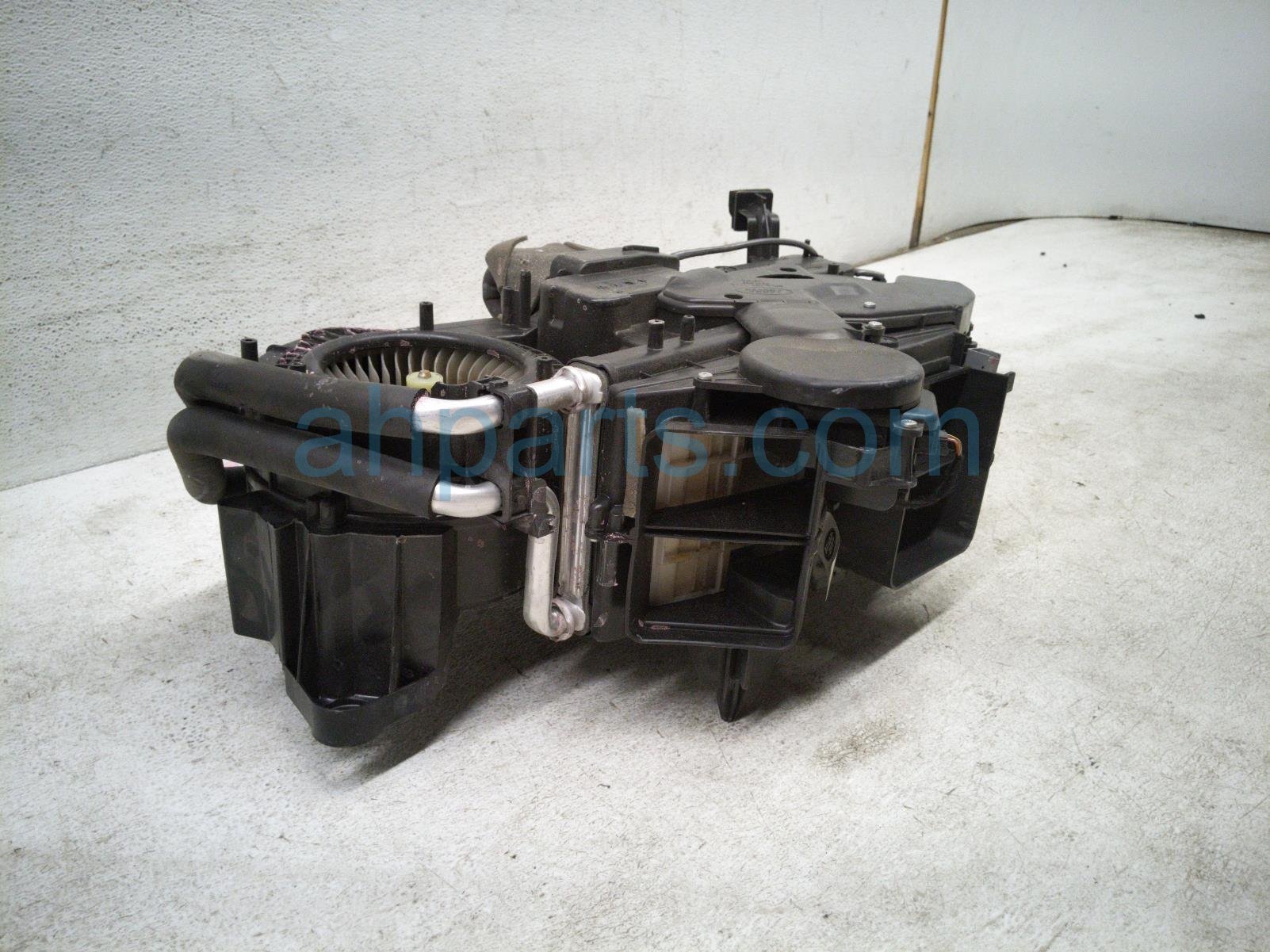 2020 Land Rover Range Rover Sport Core Rear Hvac Heater Box Assy 568123594 Replacement 2020 Land Rover Range Rover Sport Core Rear Hvac Heater Box Assy 568123594 Replacement thumbnail