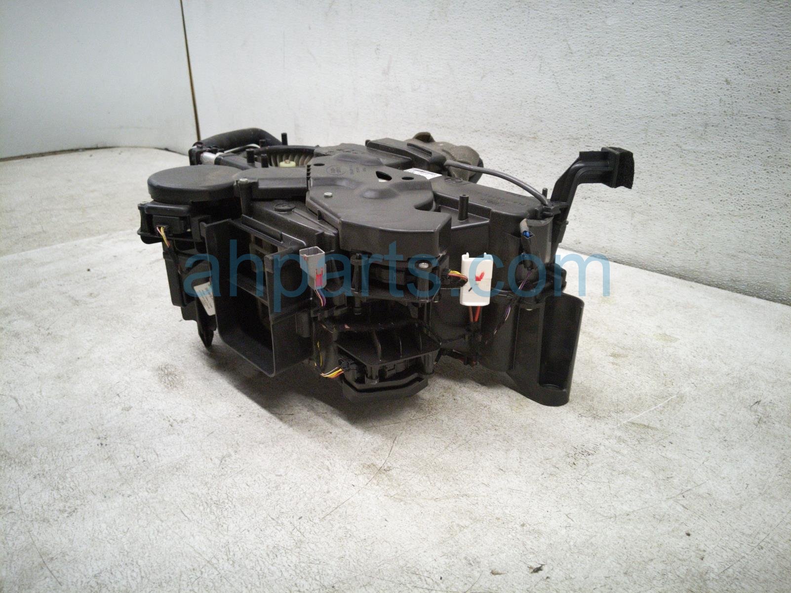 2020 Land Rover Range Rover Sport Core Rear Hvac Heater Box Assy 568123594 Replacement 2020 Land Rover Range Rover Sport Core Rear Hvac Heater Box Assy 568123594 Replacement thumbnail