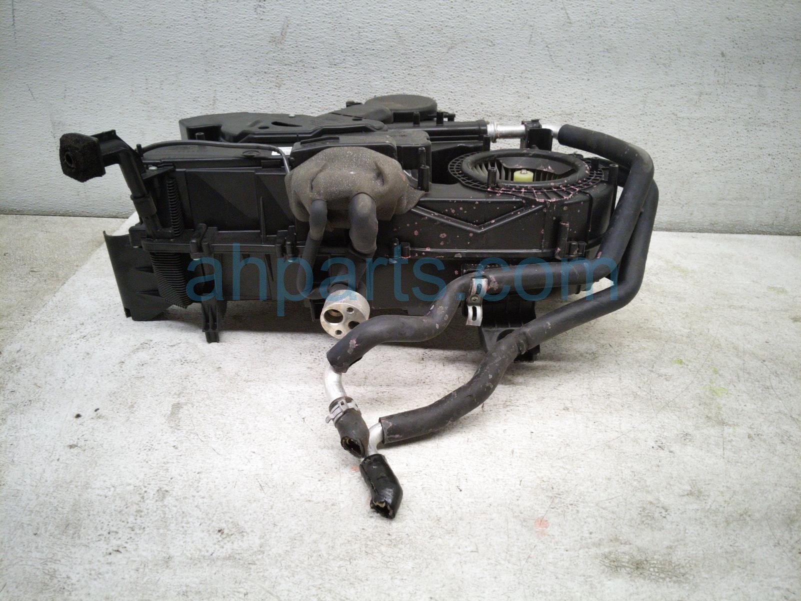 2020 Land Rover Range Rover Sport Core Rear Hvac Heater Box Assy 568123594 Replacement 2020 Land Rover Range Rover Sport Core Rear Hvac Heater Box Assy 568123594 Replacement thumbnail