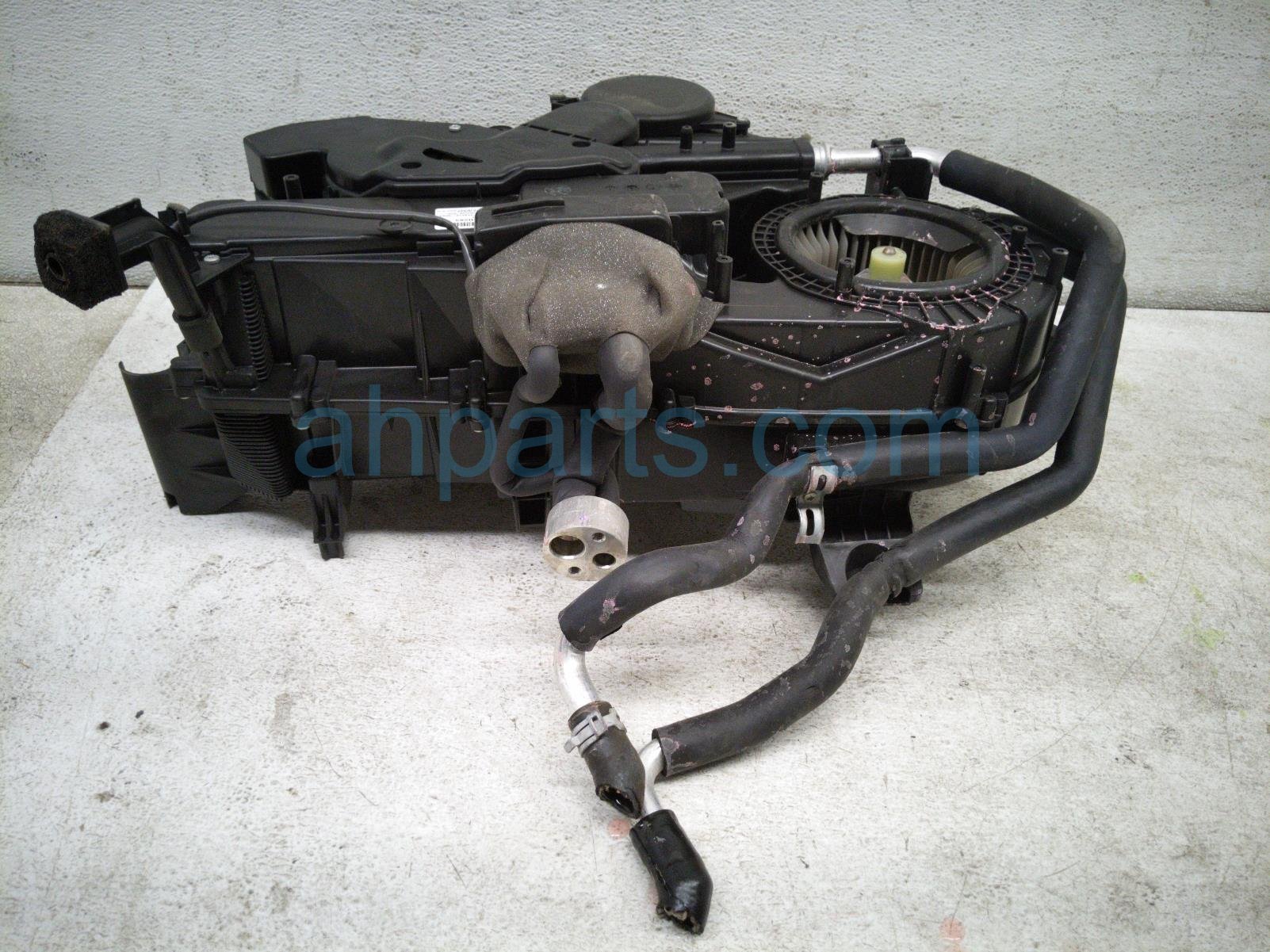 2020 Land Rover Range Rover Sport Core Rear Hvac Heater Box Assy 568123594 Replacement 2020 Land Rover Range Rover Sport Core Rear Hvac Heater Box Assy 568123594 Replacement thumbnail