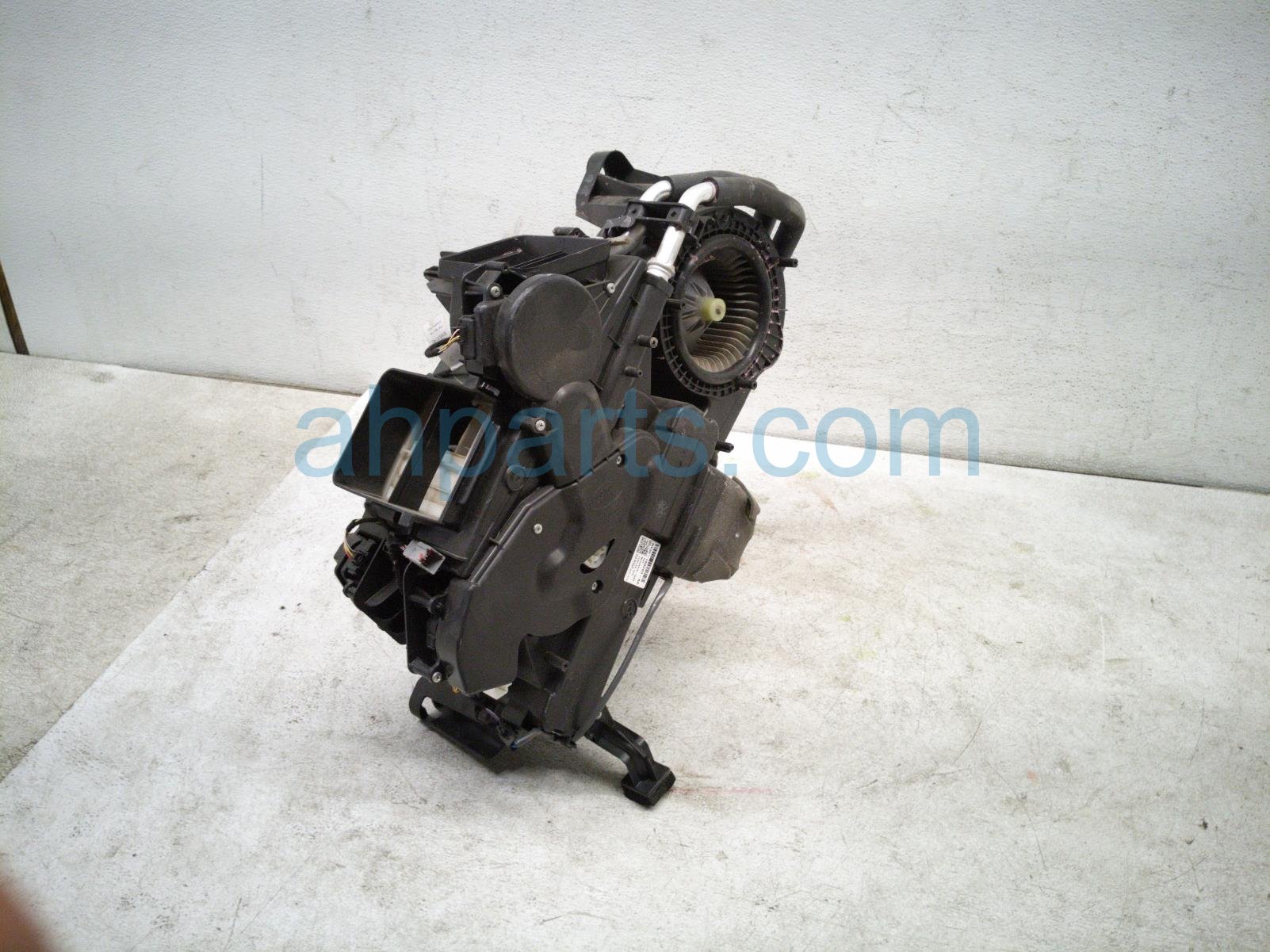 2020 Land Rover Range Rover Sport Core Rear Hvac Heater Box Assy 568123594 Replacement 2020 Land Rover Range Rover Sport Core Rear Hvac Heater Box Assy 568123594 Replacement thumbnail
