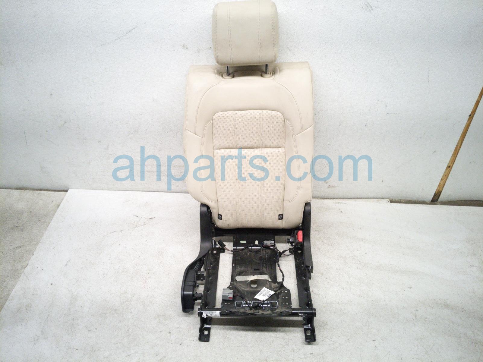 2020 Land Rover Range Rover Sport (2nd Row) Rear Passenger 2nd Row Seat Backrest ivory JK52 613A10 AA1 Replacement 2020 Land Rover Range Rover Sport (2nd Row) Rear Passenger 2nd Row Seat Backrest ivory JK52 613A10 AA1 Replacement thumbnail
