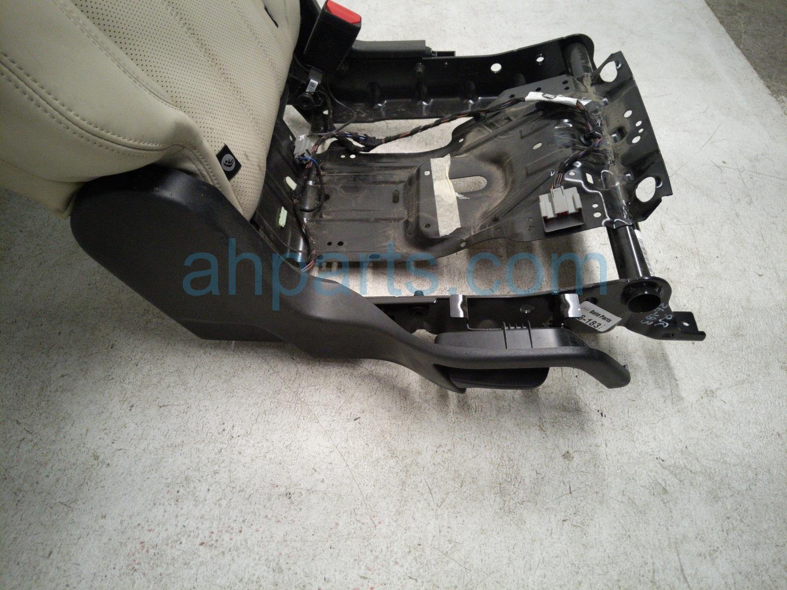2020 Land Rover Range Rover Sport (2nd Row) Rear Passenger 2nd Row Seat Backrest ivory JK52 613A10 AA1 Replacement 2020 Land Rover Range Rover Sport (2nd Row) Rear Passenger 2nd Row Seat Backrest ivory JK52 613A10 AA1 Replacement thumbnail