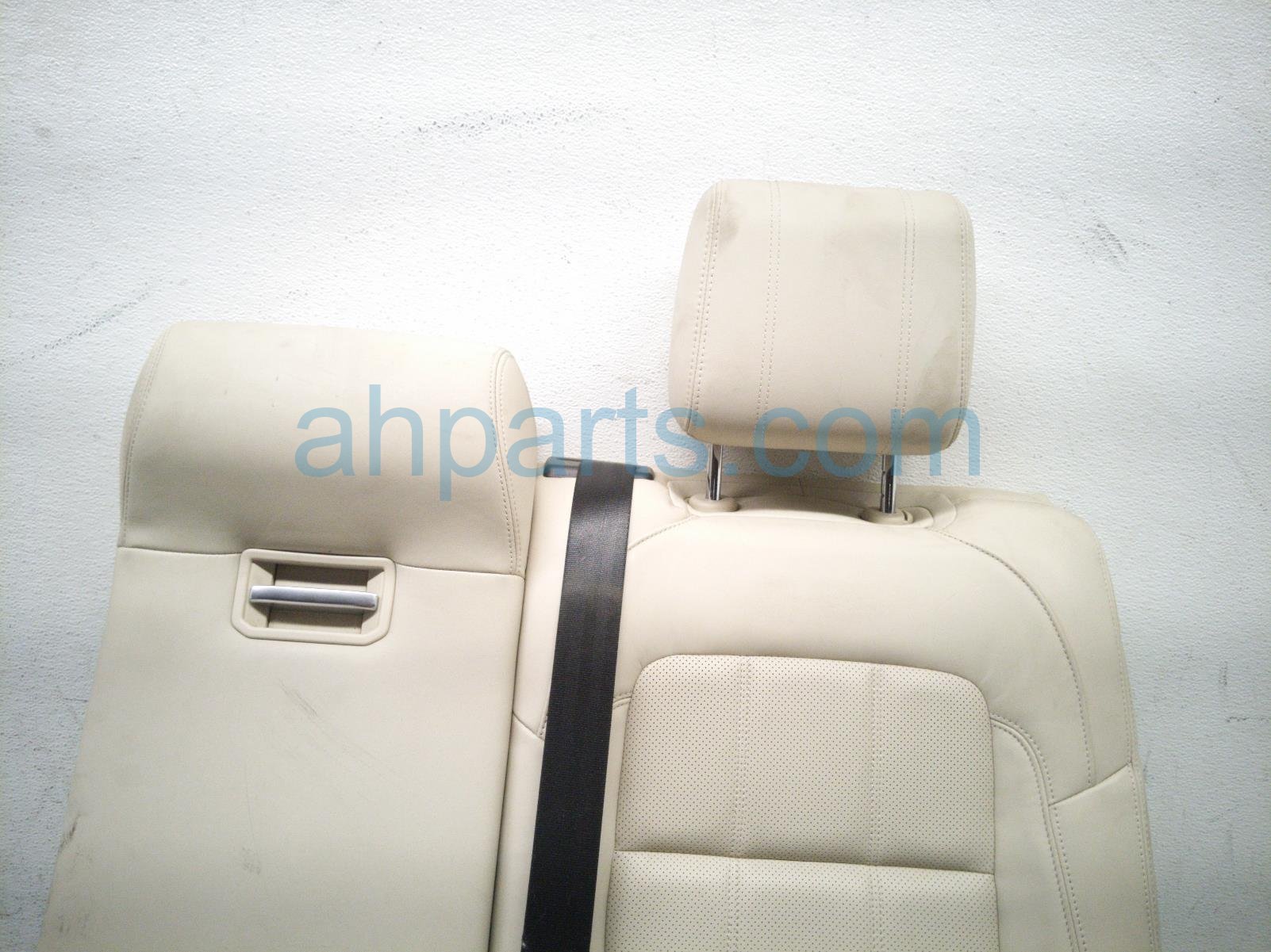 2020 Land Rover Range Rover Sport Rear / Back (2nd Row) 2nd Row Driver Seat Ivory Lthr LR147780 Replacement 2020 Land Rover Range Rover Sport Rear / Back (2nd Row) 2nd Row Driver Seat Ivory Lthr LR147780 Replacement thumbnail