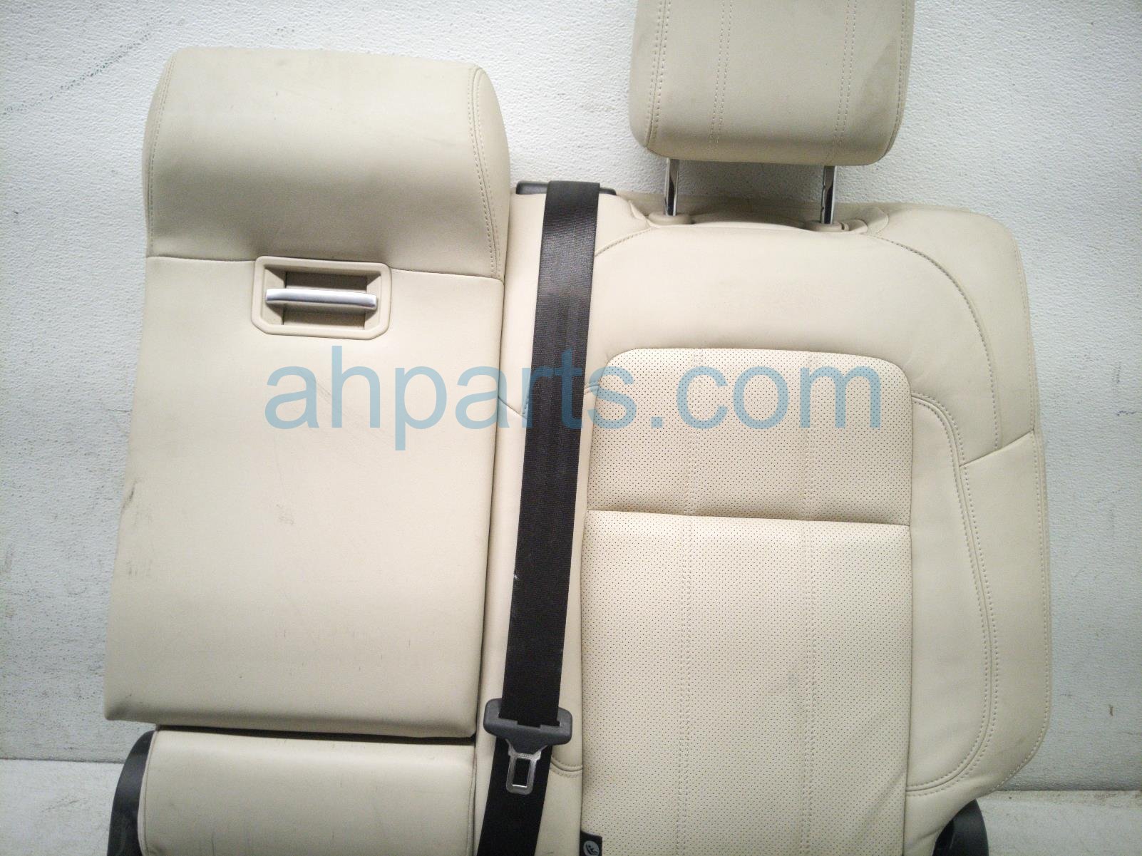 2020 Land Rover Range Rover Sport Rear / Back (2nd Row) 2nd Row Driver Seat Ivory Lthr LR147780 Replacement 2020 Land Rover Range Rover Sport Rear / Back (2nd Row) 2nd Row Driver Seat Ivory Lthr LR147780 Replacement thumbnail