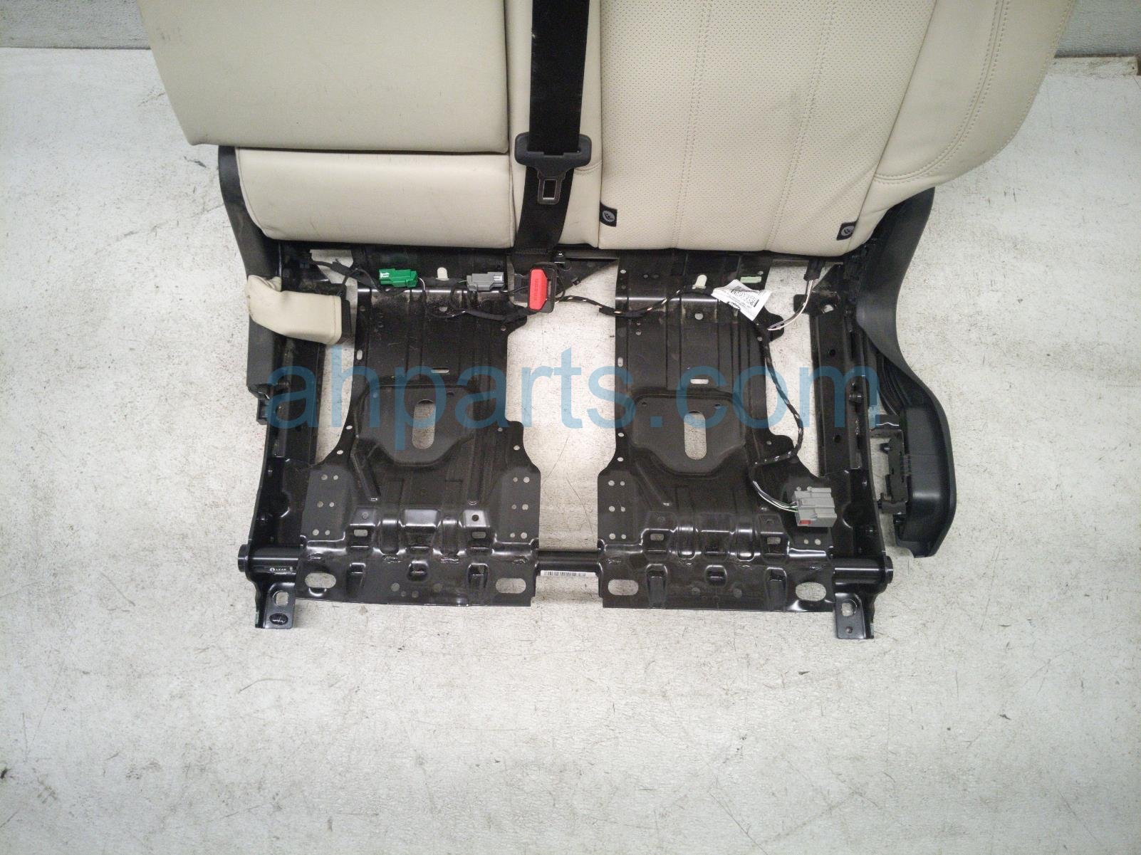 2020 Land Rover Range Rover Sport Rear / Back (2nd Row) 2nd Row Driver Seat Ivory Lthr LR147780 Replacement 2020 Land Rover Range Rover Sport Rear / Back (2nd Row) 2nd Row Driver Seat Ivory Lthr LR147780 Replacement thumbnail
