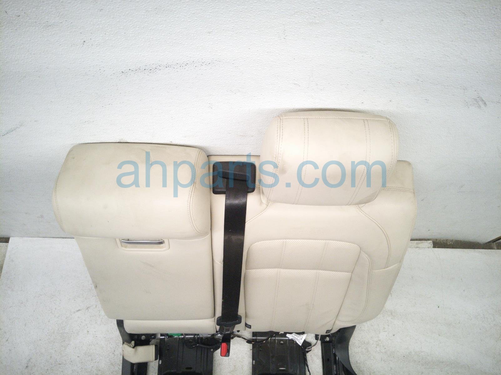 2020 Land Rover Range Rover Sport Rear / Back (2nd Row) 2nd Row Driver Seat Ivory Lthr LR147780 Replacement 2020 Land Rover Range Rover Sport Rear / Back (2nd Row) 2nd Row Driver Seat Ivory Lthr LR147780 Replacement thumbnail