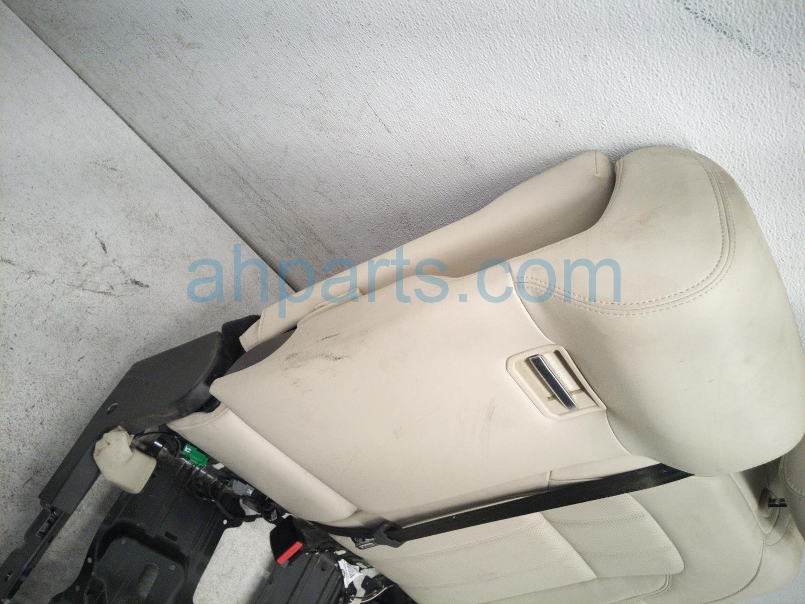 2020 Land Rover Range Rover Sport Rear / Back (2nd Row) 2nd Row Driver Seat Ivory Lthr LR147780 Replacement 2020 Land Rover Range Rover Sport Rear / Back (2nd Row) 2nd Row Driver Seat Ivory Lthr LR147780 Replacement thumbnail