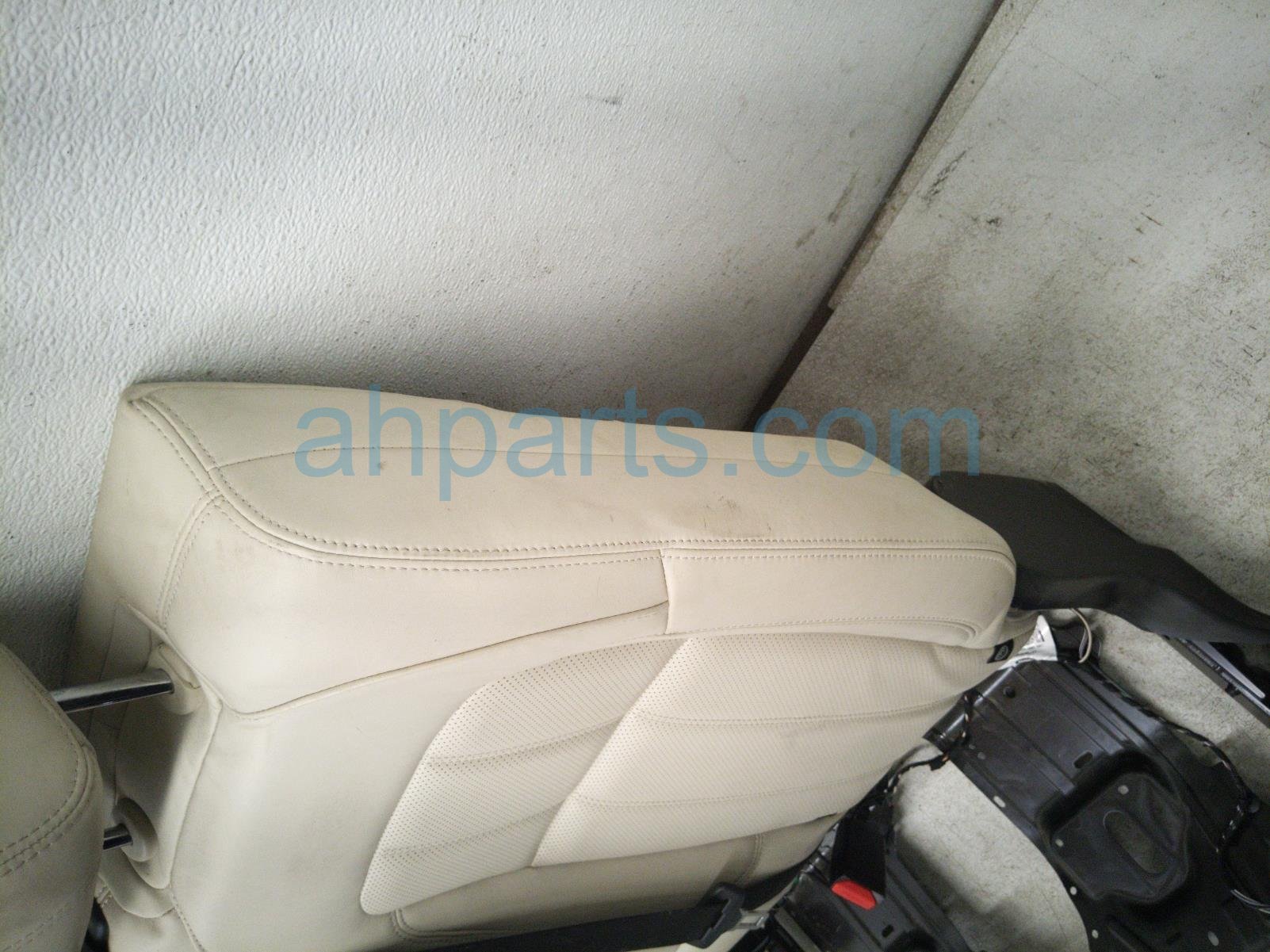 2020 Land Rover Range Rover Sport Rear / Back (2nd Row) 2nd Row Driver Seat Ivory Lthr LR147780 Replacement 2020 Land Rover Range Rover Sport Rear / Back (2nd Row) 2nd Row Driver Seat Ivory Lthr LR147780 Replacement thumbnail