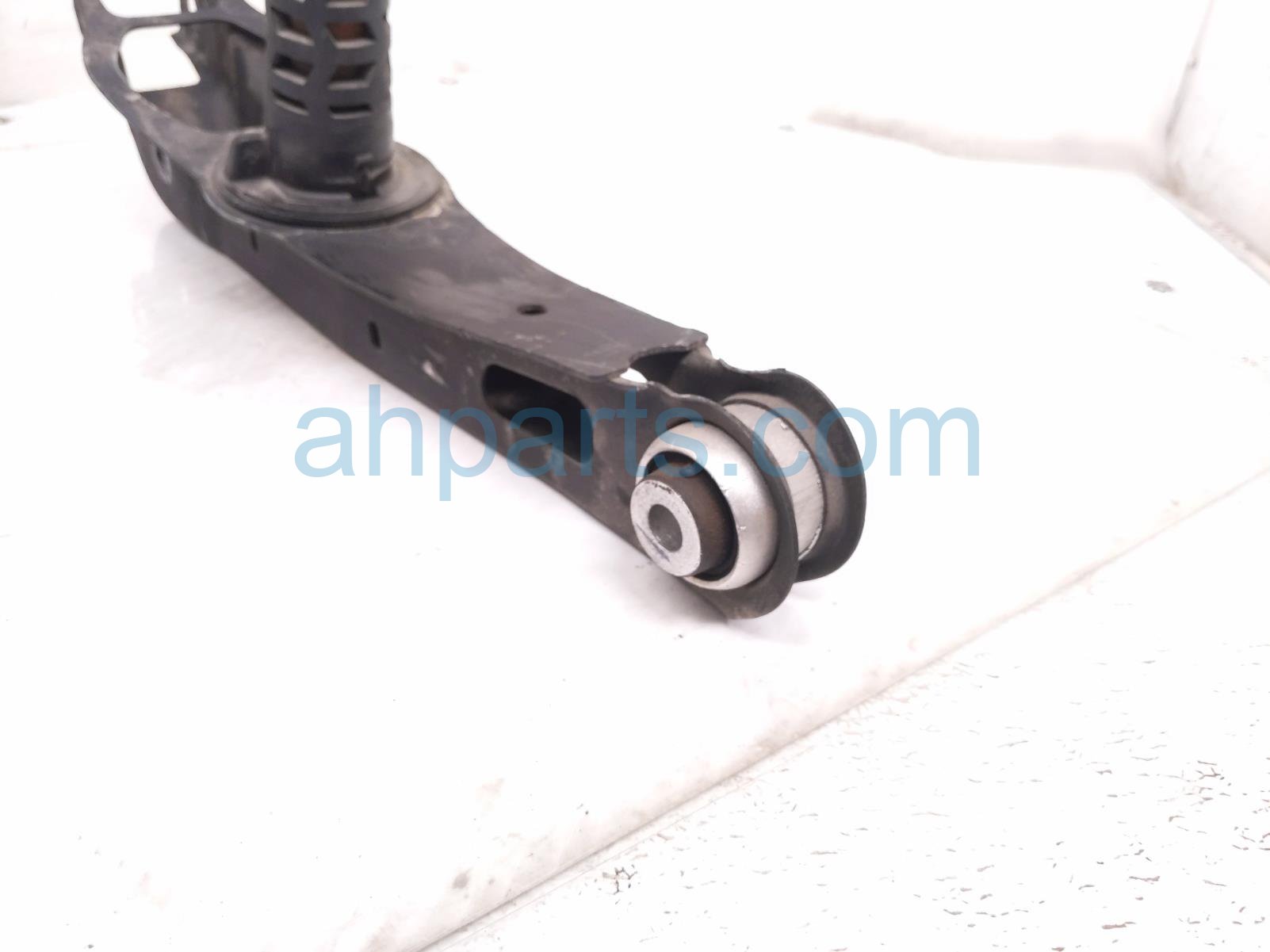 2026 GMC Acadia Rear Driver Lateral Lower Control Arm 84862994 Replacement 2026 GMC Acadia Rear Driver Lateral Lower Control Arm 84862994 Replacement thumbnail
