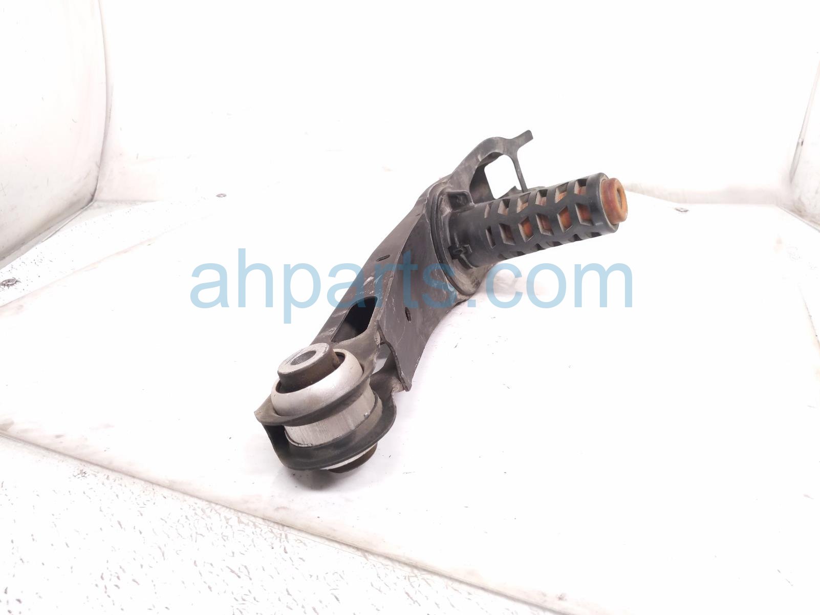 2026 GMC Acadia Rear Driver Lateral Lower Control Arm 84862994 Replacement 2026 GMC Acadia Rear Driver Lateral Lower Control Arm 84862994 Replacement thumbnail