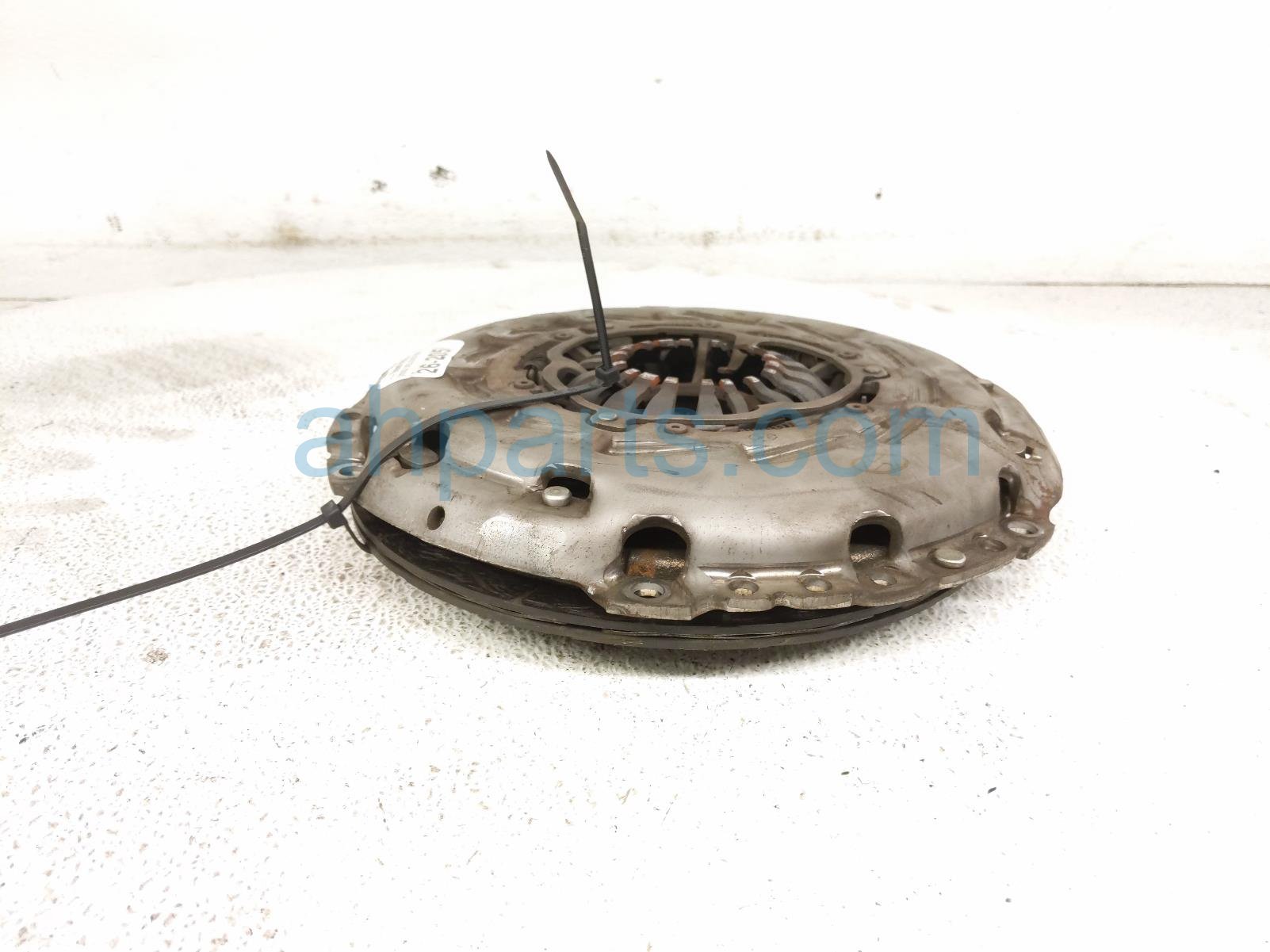 2020 Hyundai Veloster Disc Clutch Pressure Plate 2.0t Mt 41300 24050 Replacement 2020 Hyundai Veloster Disc Clutch Pressure Plate 2.0t Mt 41300 24050 Replacement thumbnail
