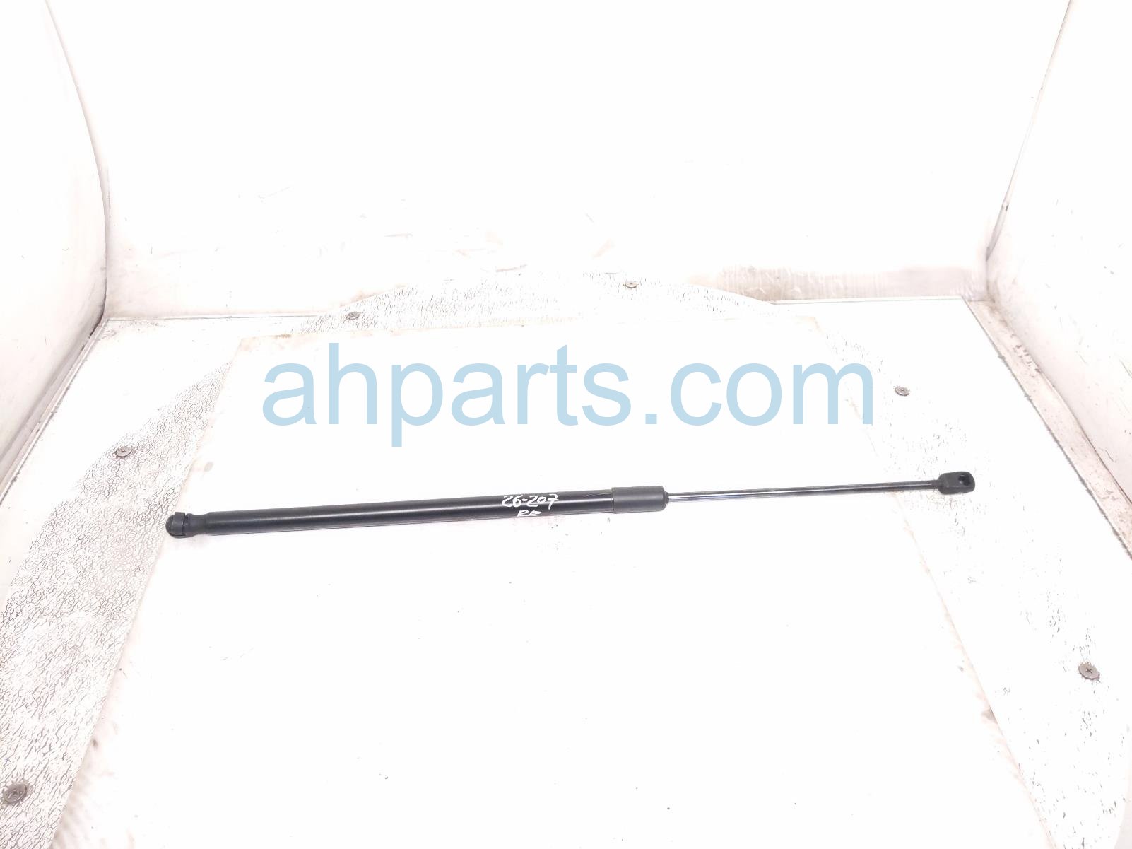 Volkswagen RH TAILGATE LIFT SUPPORT STRUT