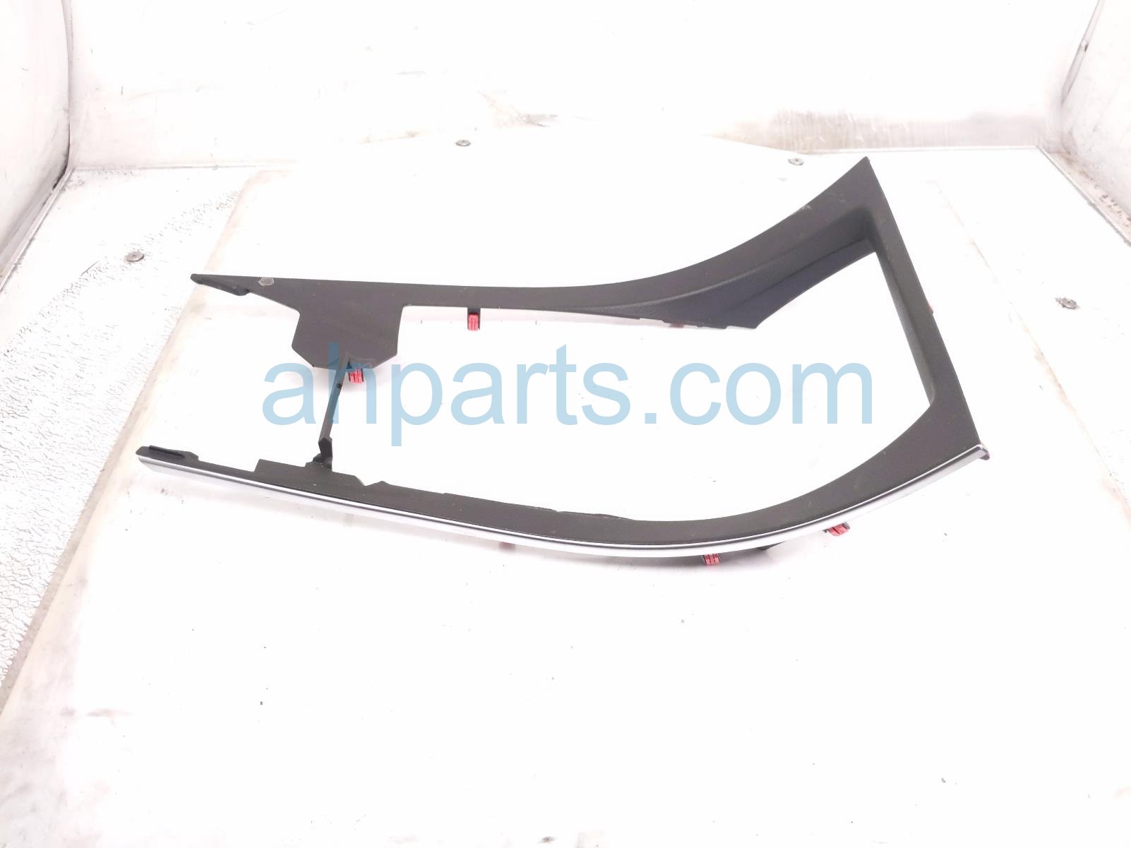 Toyota CENTER CONSOLE TRIM GARNISH-BLK