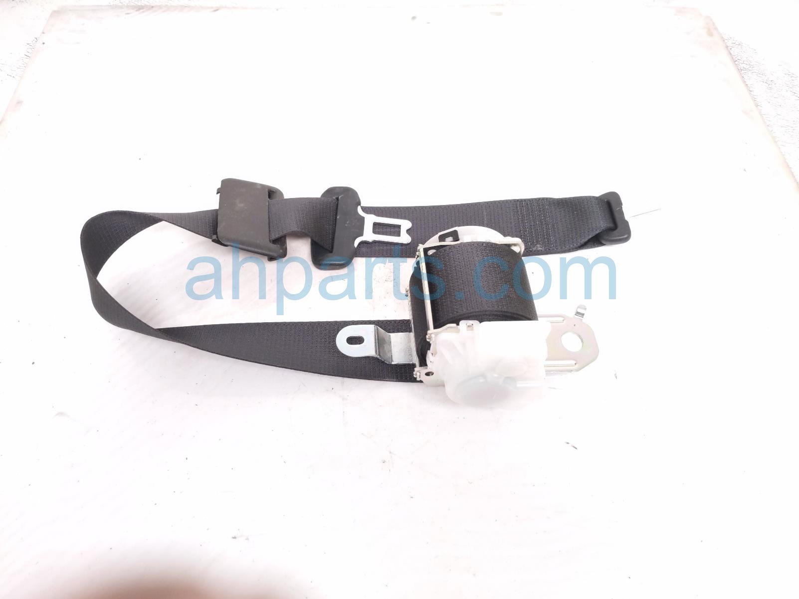 Toyota REAR MID SEAT BELT - BLACK
