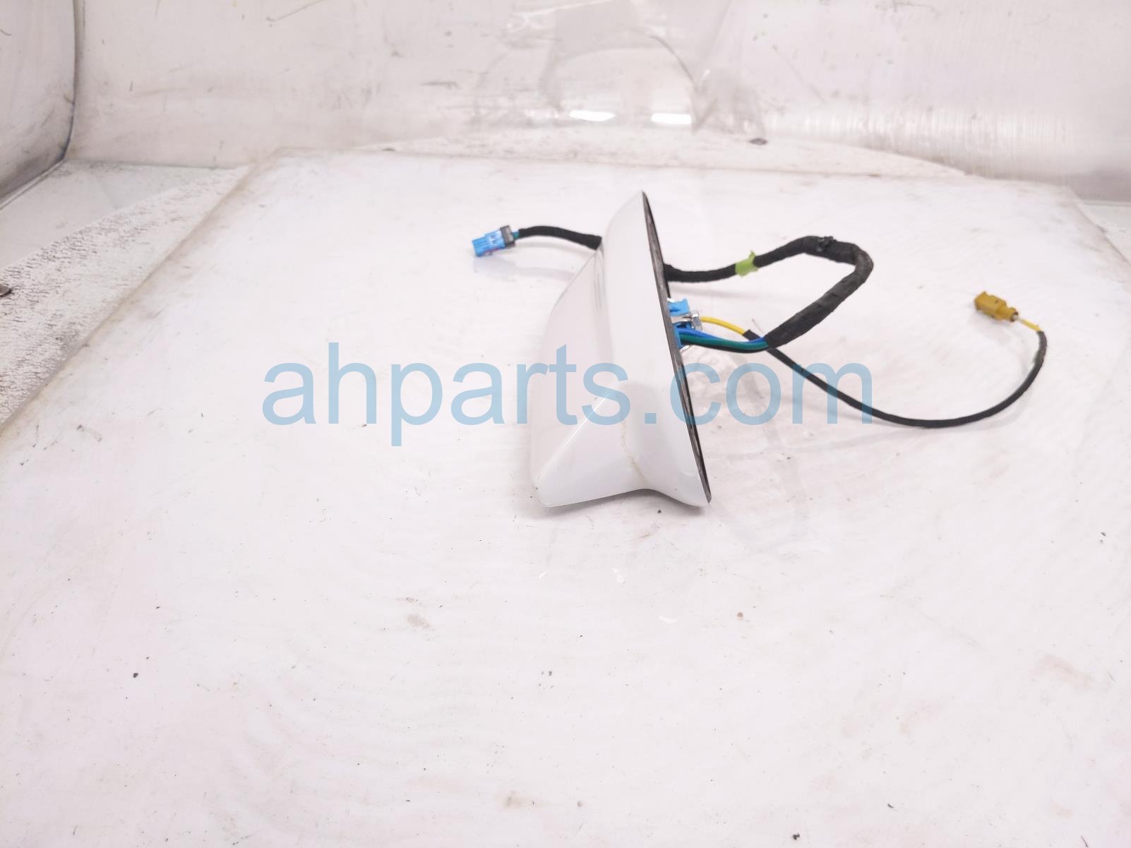 2026 GMC Acadia Roof Antenna Assy White 26553620 Replacement 2026 GMC Acadia Roof Antenna Assy White 26553620 Replacement thumbnail