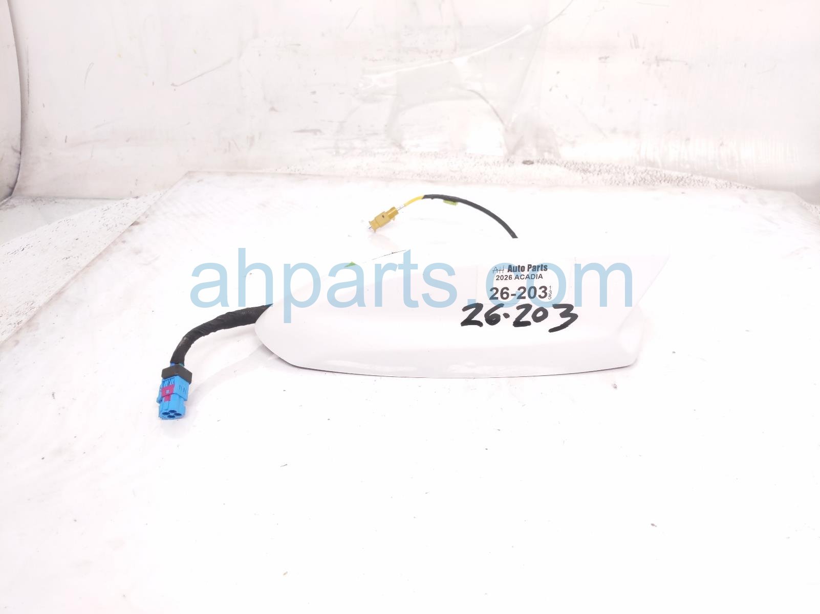 2026 GMC Acadia Roof Antenna Assy White 26553620 Replacement 2026 GMC Acadia Roof Antenna Assy White 26553620 Replacement thumbnail