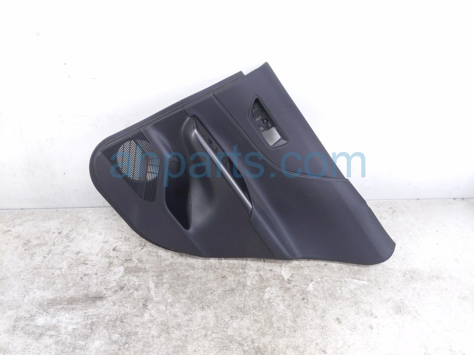 Toyota RR/RH INTERIOR DOOR PANEL - BLACK