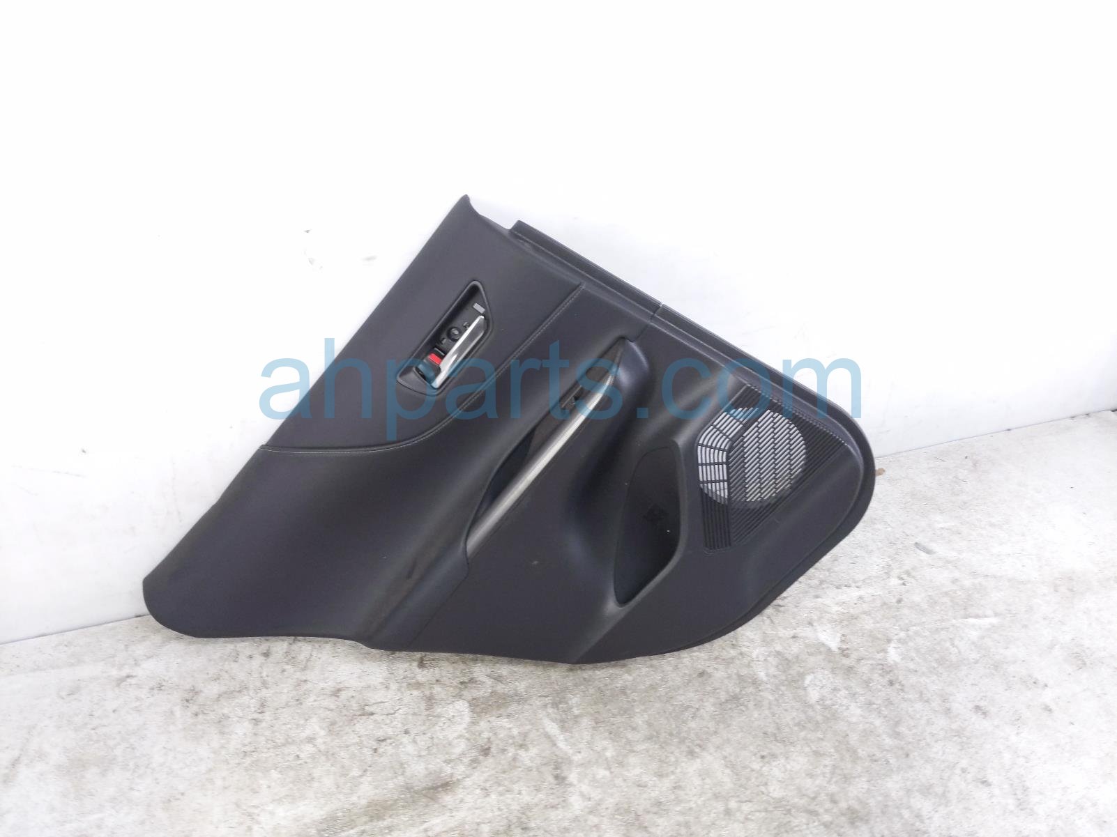 Toyota RR/LH INTERIOR DOOR PANEL - BLACK