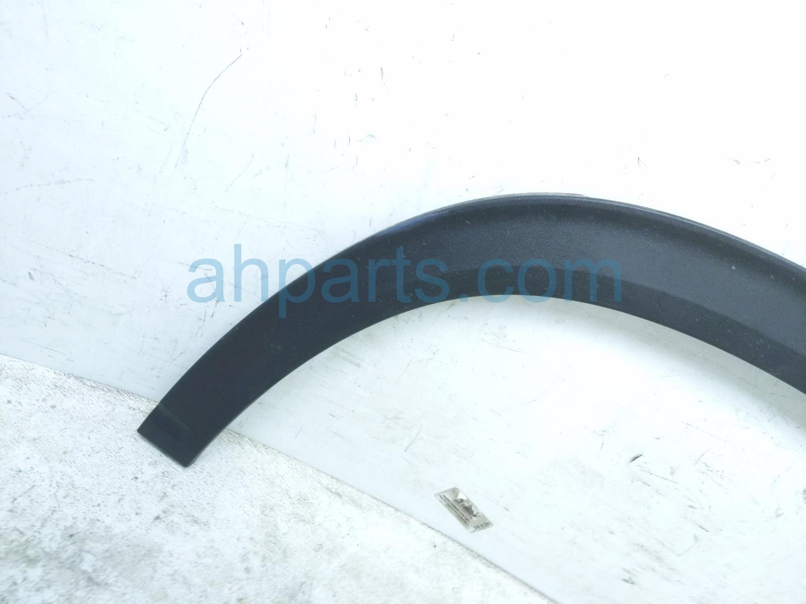 2026 GMC Acadia Rear Driver Wheel Opening Molding White 26544778 Replacement 2026 GMC Acadia Rear Driver Wheel Opening Molding White 26544778 Replacement thumbnail