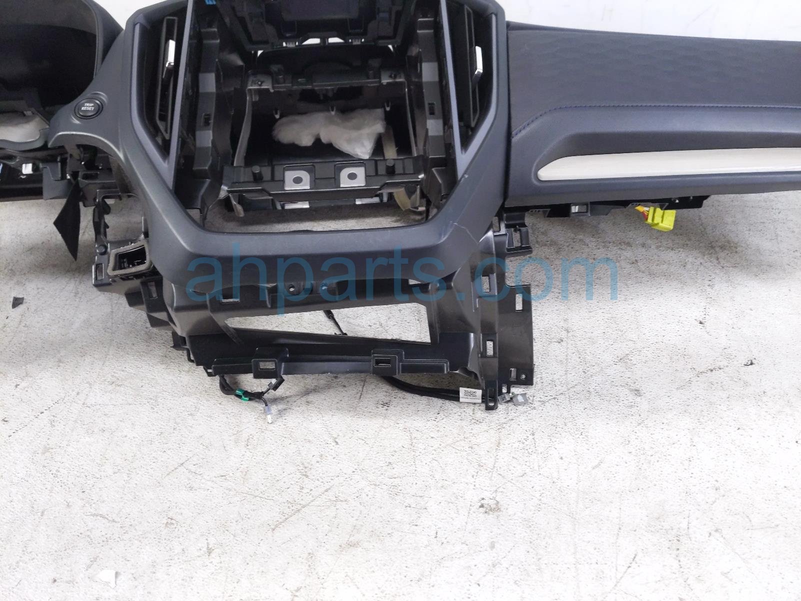 2025 Subaru Forester Dashboard W/ Airbag 66049VC011 Replacement 2025 Subaru Forester Dashboard W/ Airbag 66049VC011 Replacement thumbnail