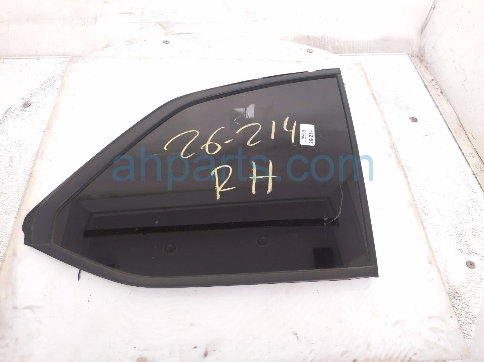 Subaru RH QUARTER WINDOW GLASS *CHEK