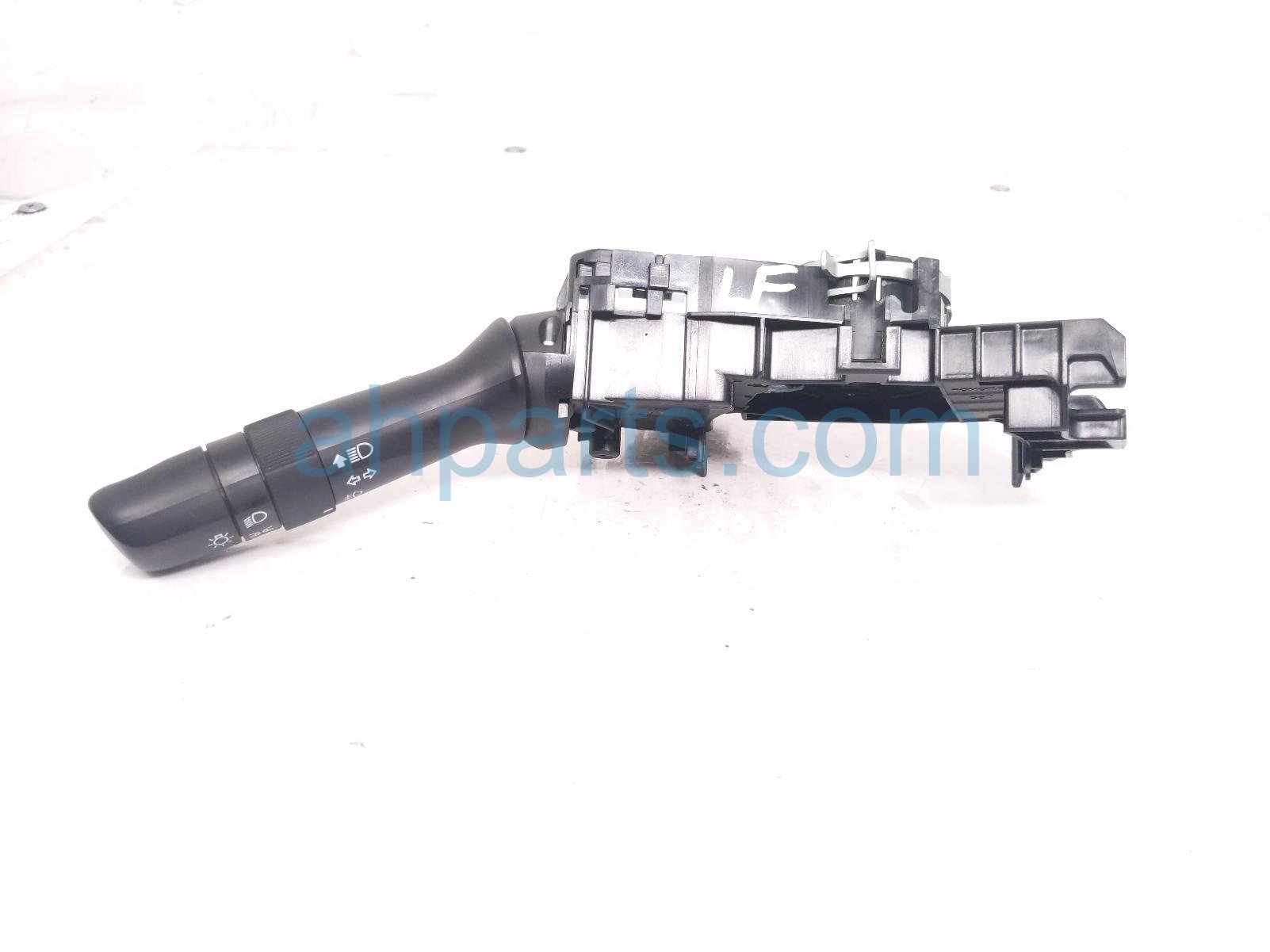 Subaru HEADLAMP / SIGNAL COLUMN SWITCH