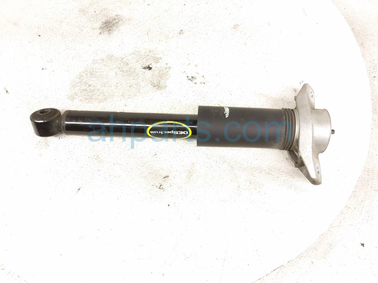 Nissan RR/LH SHOCK ABSORBER