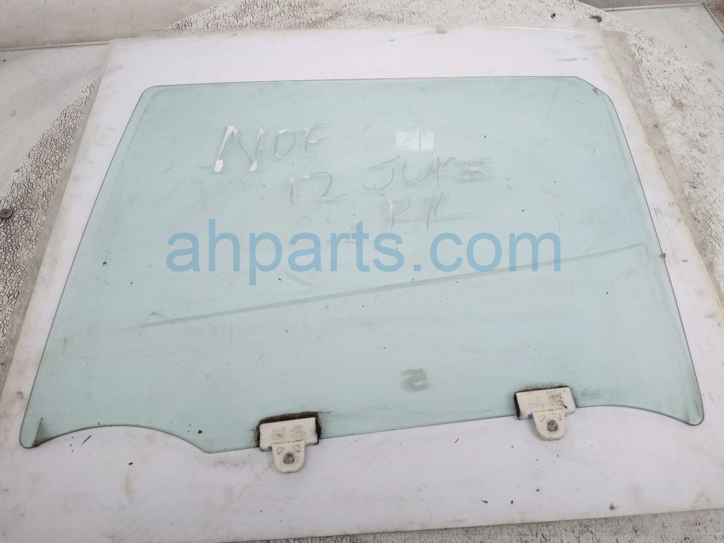 Nissan RR/LH DOOR GLASS WINDOW