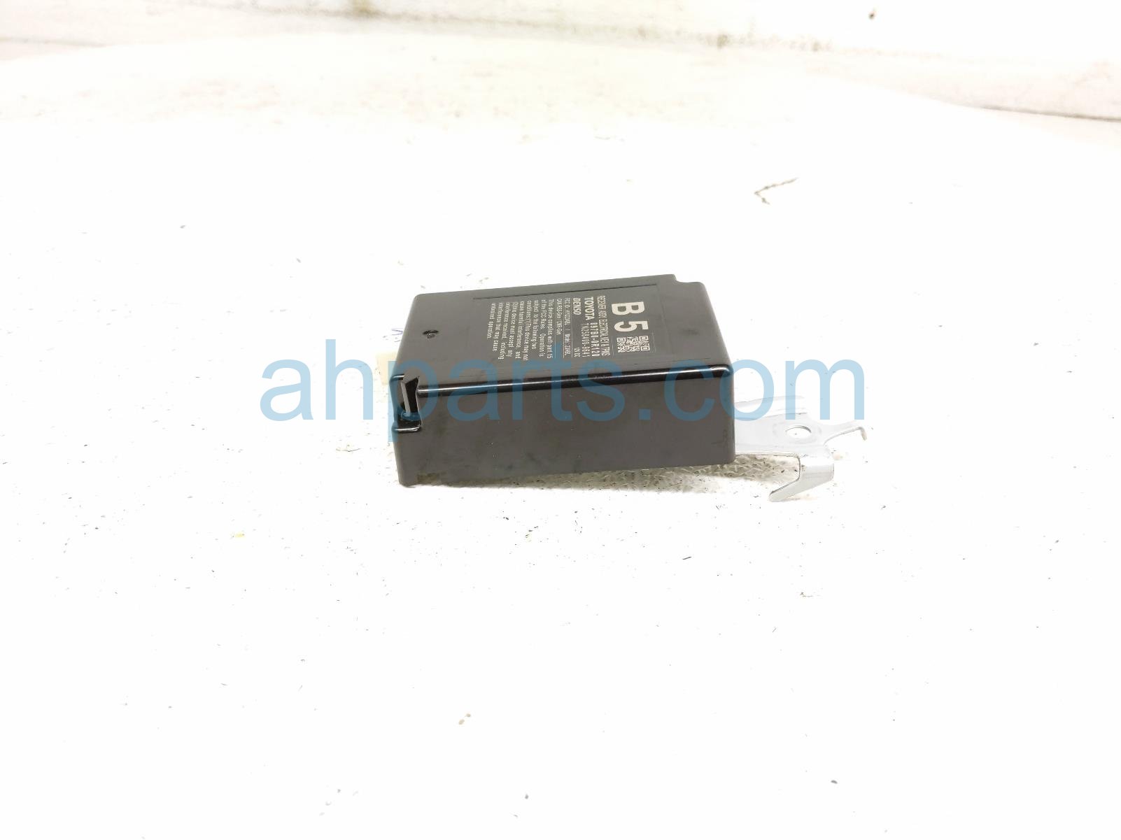 2024 Toyota Rav 4 Keys & Tpms Receiver Module 897B0 0R120 Replacement 2024 Toyota Rav 4 Keys & Tpms Receiver Module 897B0 0R120 Replacement thumbnail