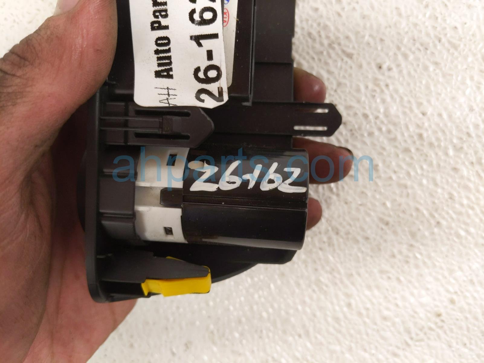 2022 Hyundai Elantra Center Console Usb 12v Port blk 96125 AA000 Replacement 2022 Hyundai Elantra Center Console Usb 12v Port blk 96125 AA000 Replacement thumbnail