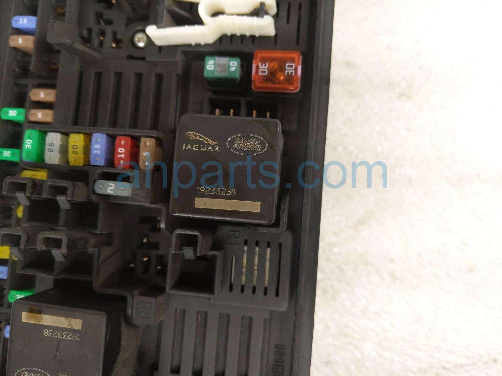2020 Land Rover Range Rover Sport Rear Passenger Junction Fuse Box 3.0l LR041091 Replacement 2020 Land Rover Range Rover Sport Rear Passenger Junction Fuse Box 3.0l LR041091 Replacement thumbnail