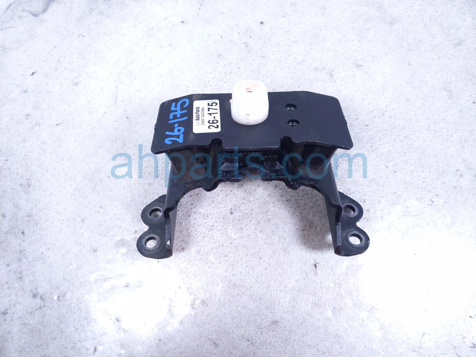 Toyota REAR TRANSMISSION MOUNT - 2.4L 4X4