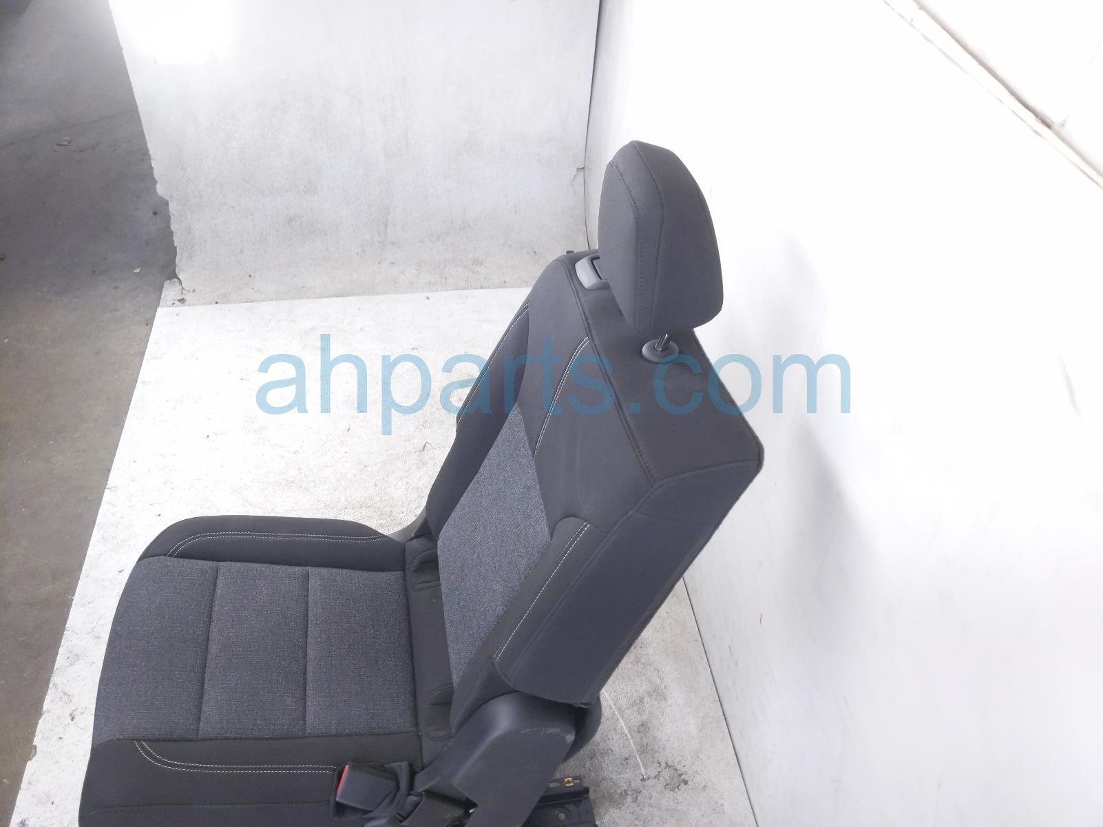 2026 GMC Acadia Back (2nd Row) Rear Passenger 2nd Row Seat Grey Clth 26554724 Replacement 2026 GMC Acadia Back (2nd Row) Rear Passenger 2nd Row Seat Grey Clth 26554724 Replacement thumbnail