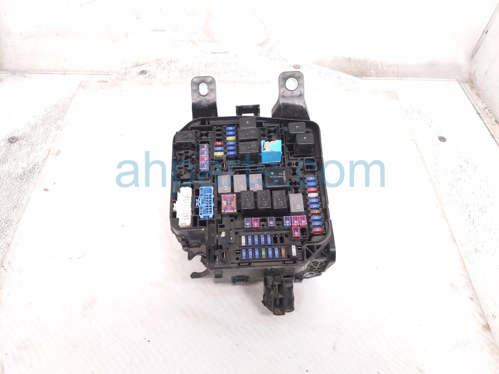 ENGINE FUSE BOX - 2.5L AWD