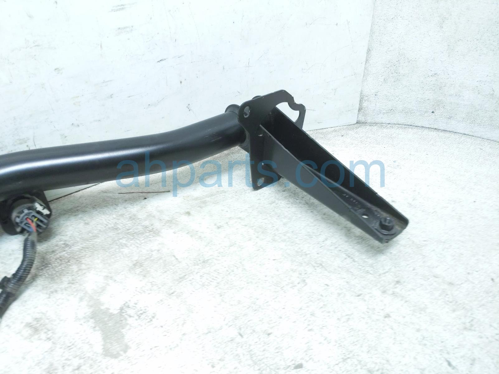 2026 GMC Acadia Rear Tow Hitch Receiver Assy 84726075 Replacement 2026 GMC Acadia Rear Tow Hitch Receiver Assy 84726075 Replacement thumbnail