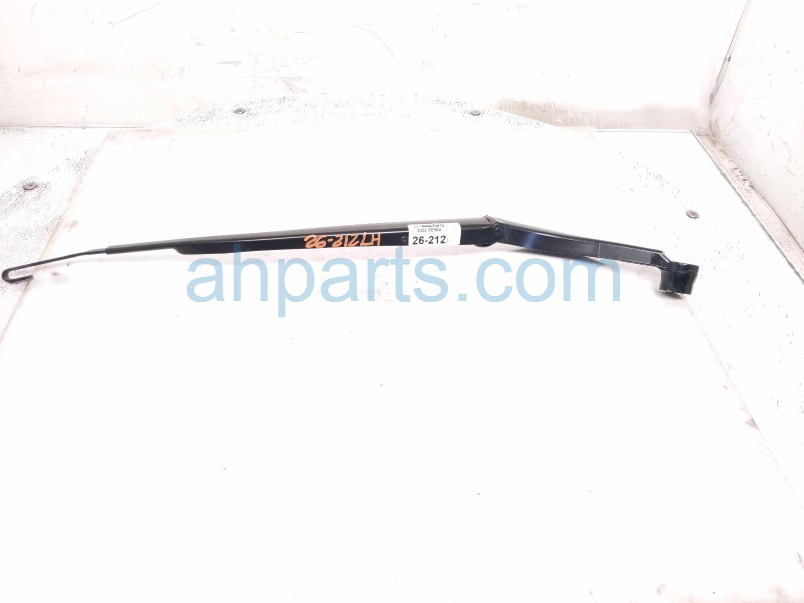 Toyota LH WINDSHIELD WIPER ARM