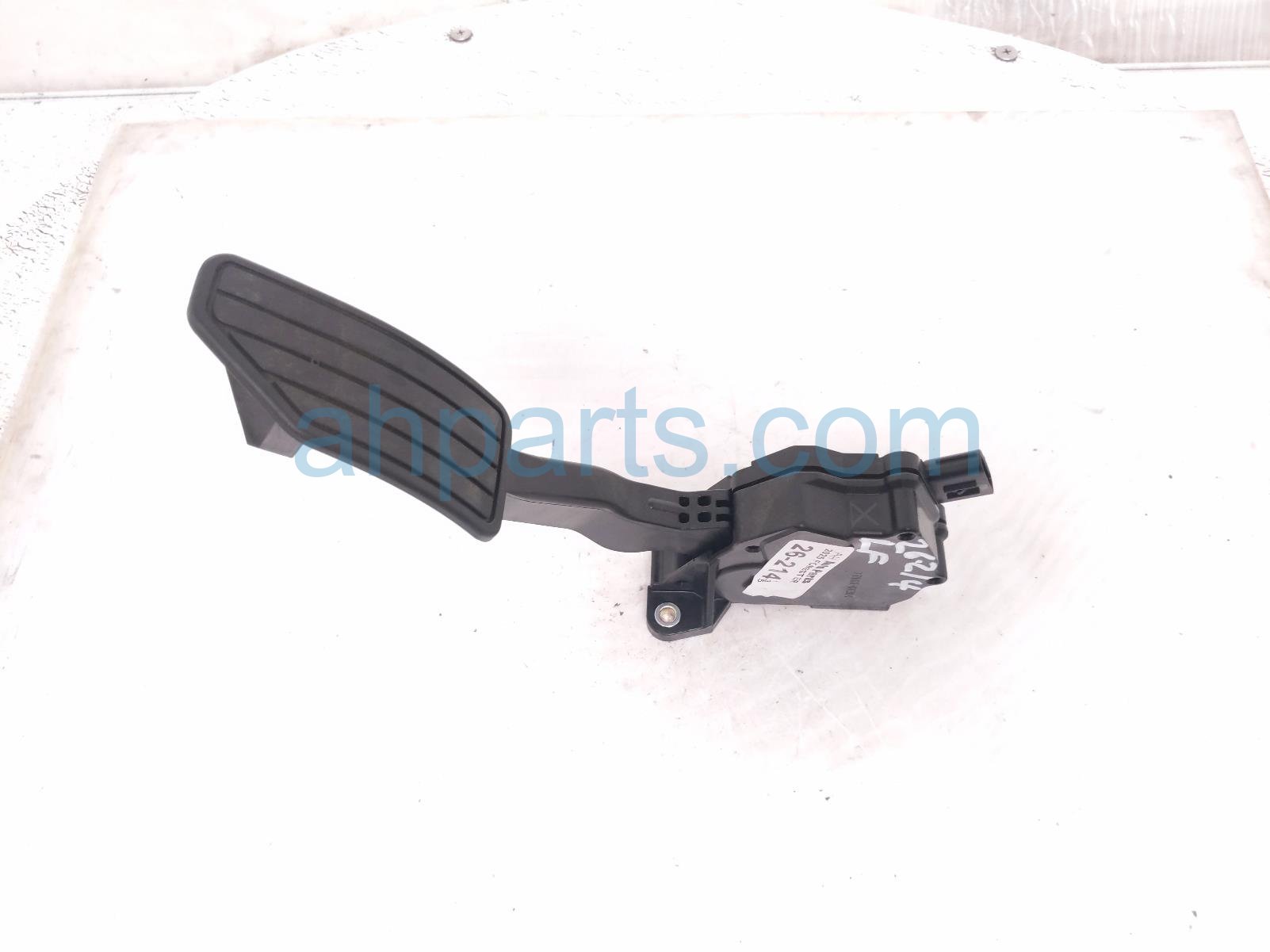 Subaru GAS / ACCELERATOR PEDAL ASSY - 2.5L
