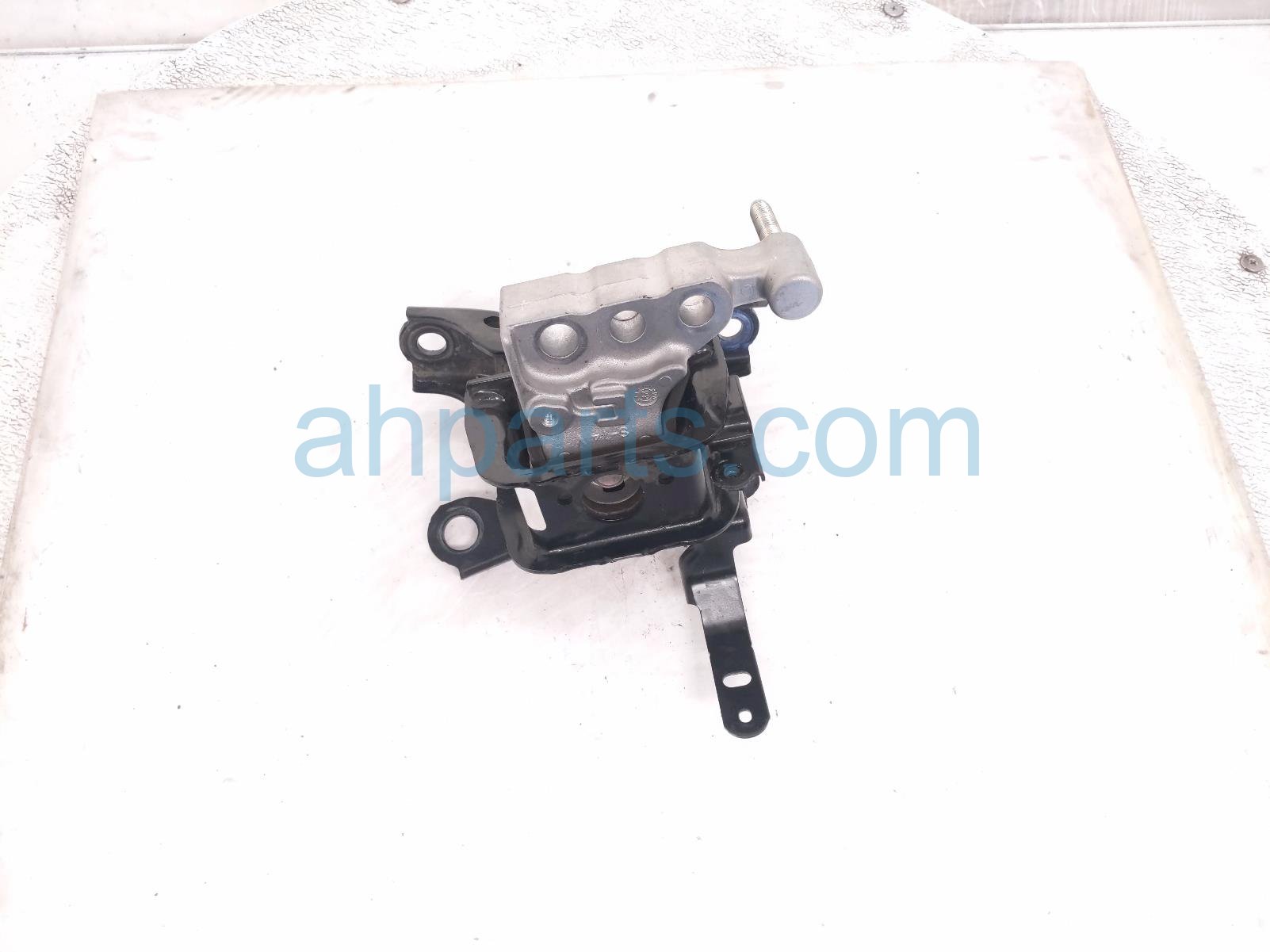Toyota RH ENGINE MOUNT - 2.5L HYB AWD