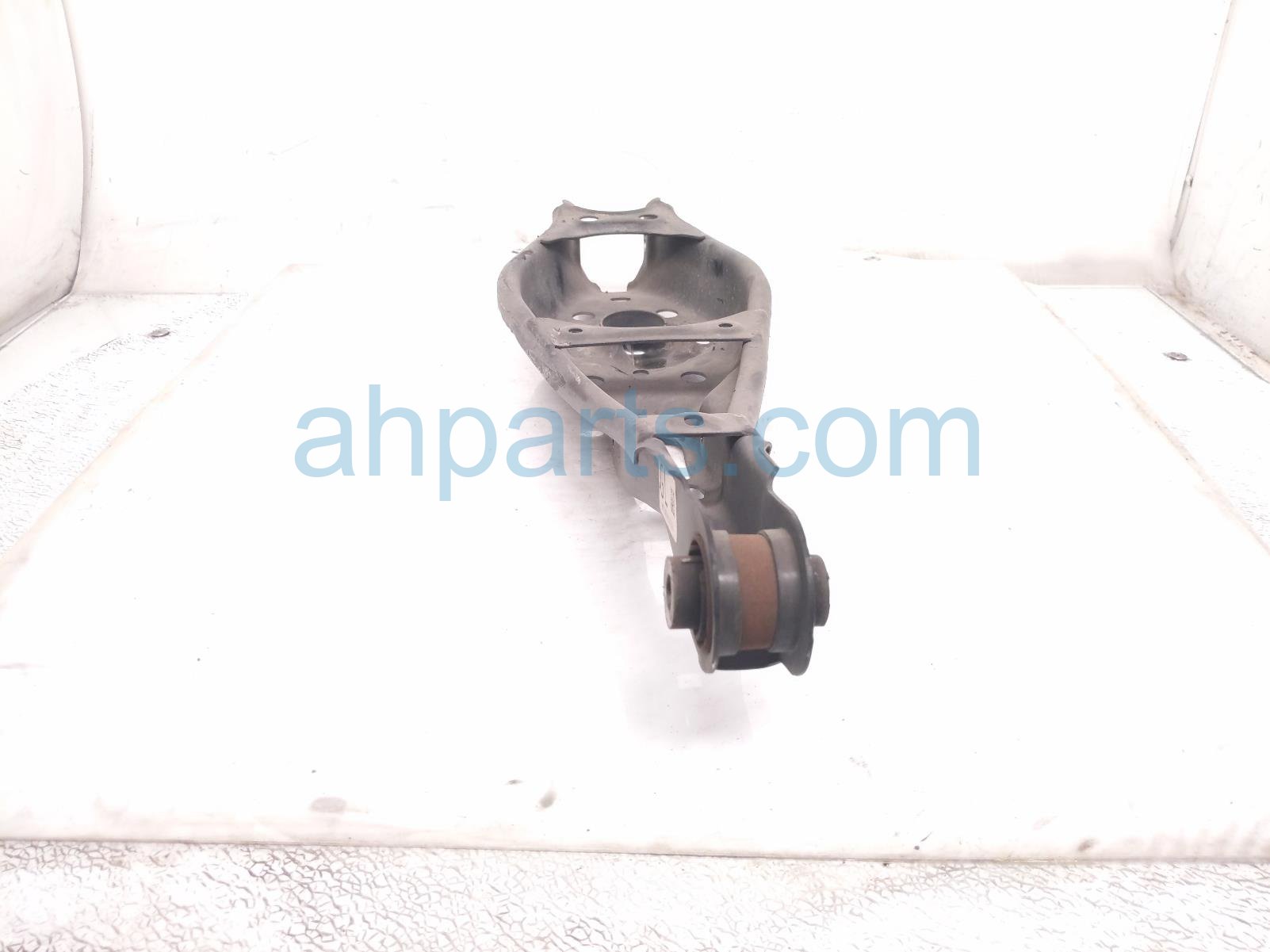 2018 Honda Civic Rear Driver Spring Seat Lower Control Arm 52355 TGG A00 Replacement 2018 Honda Civic Rear Driver Spring Seat Lower Control Arm 52355 TGG A00 Replacement thumbnail