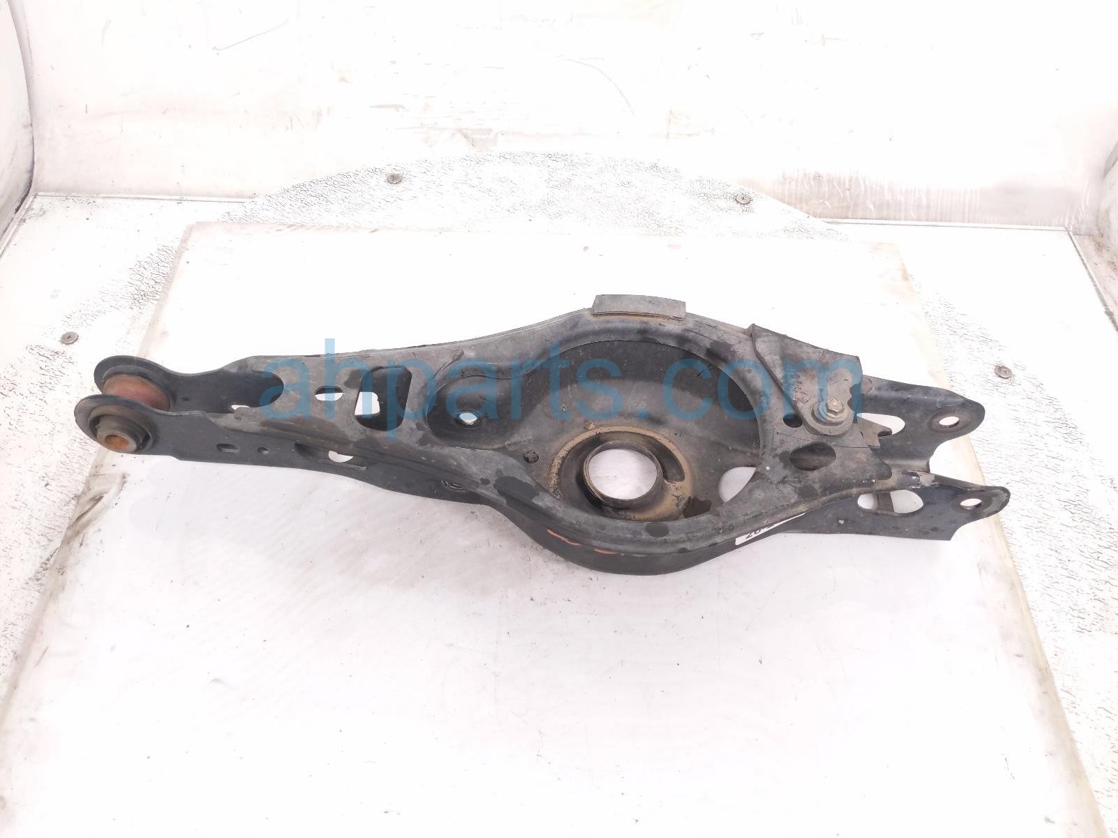 Toyota RR/LH SPRING SEAT LOWER CONTROL ARM Toyota RR/LH SPRING SEAT LOWER CONTROL ARM