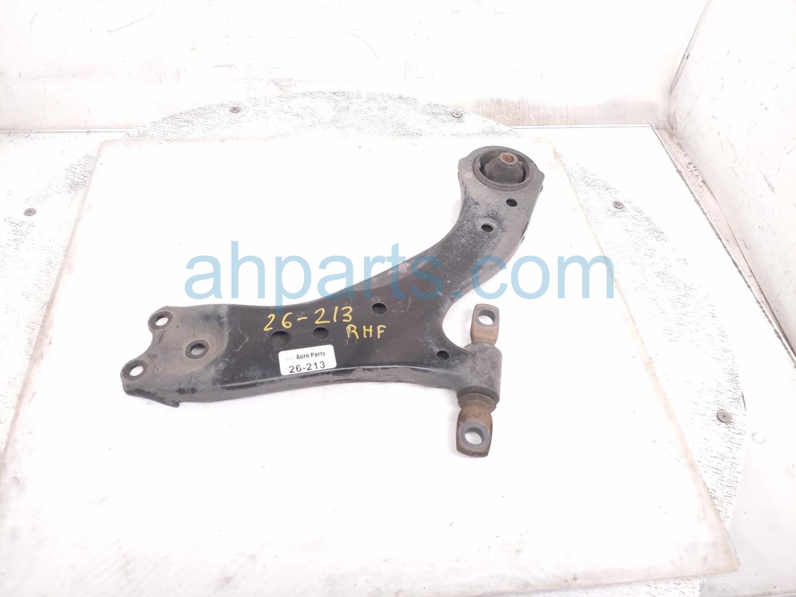 Toyota FR/RH LOWER CONTROL ARM