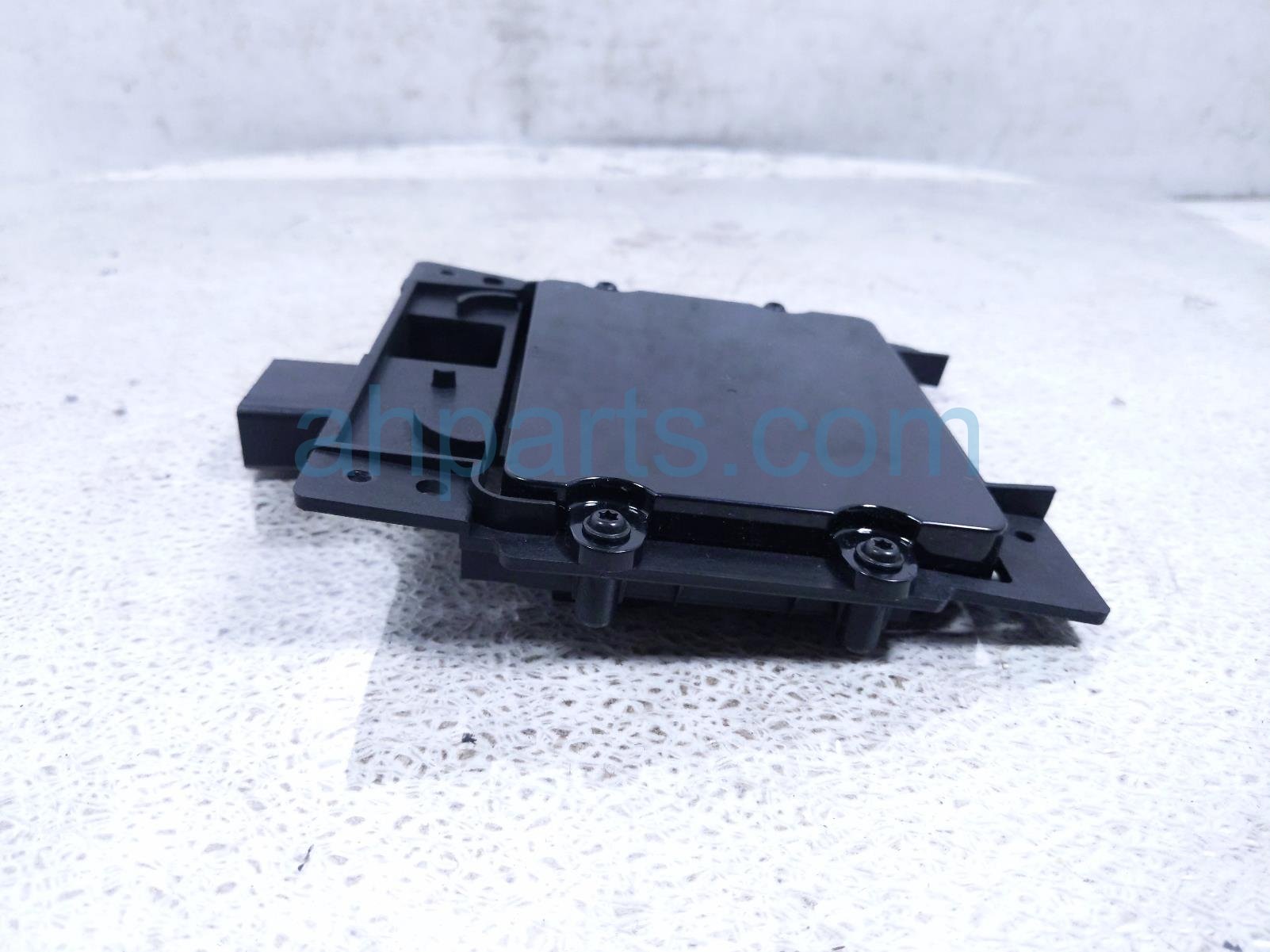2026 GMC Acadia Wireless Charger Module 2.5l 13565695 Replacement 2026 GMC Acadia Wireless Charger Module 2.5l 13565695 Replacement thumbnail