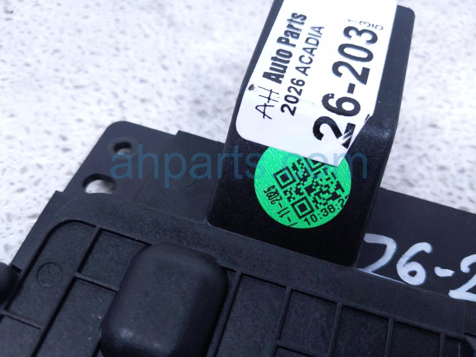2026 GMC Acadia Wireless Charger Module 2.5l 13565695 Replacement 2026 GMC Acadia Wireless Charger Module 2.5l 13565695 Replacement thumbnail