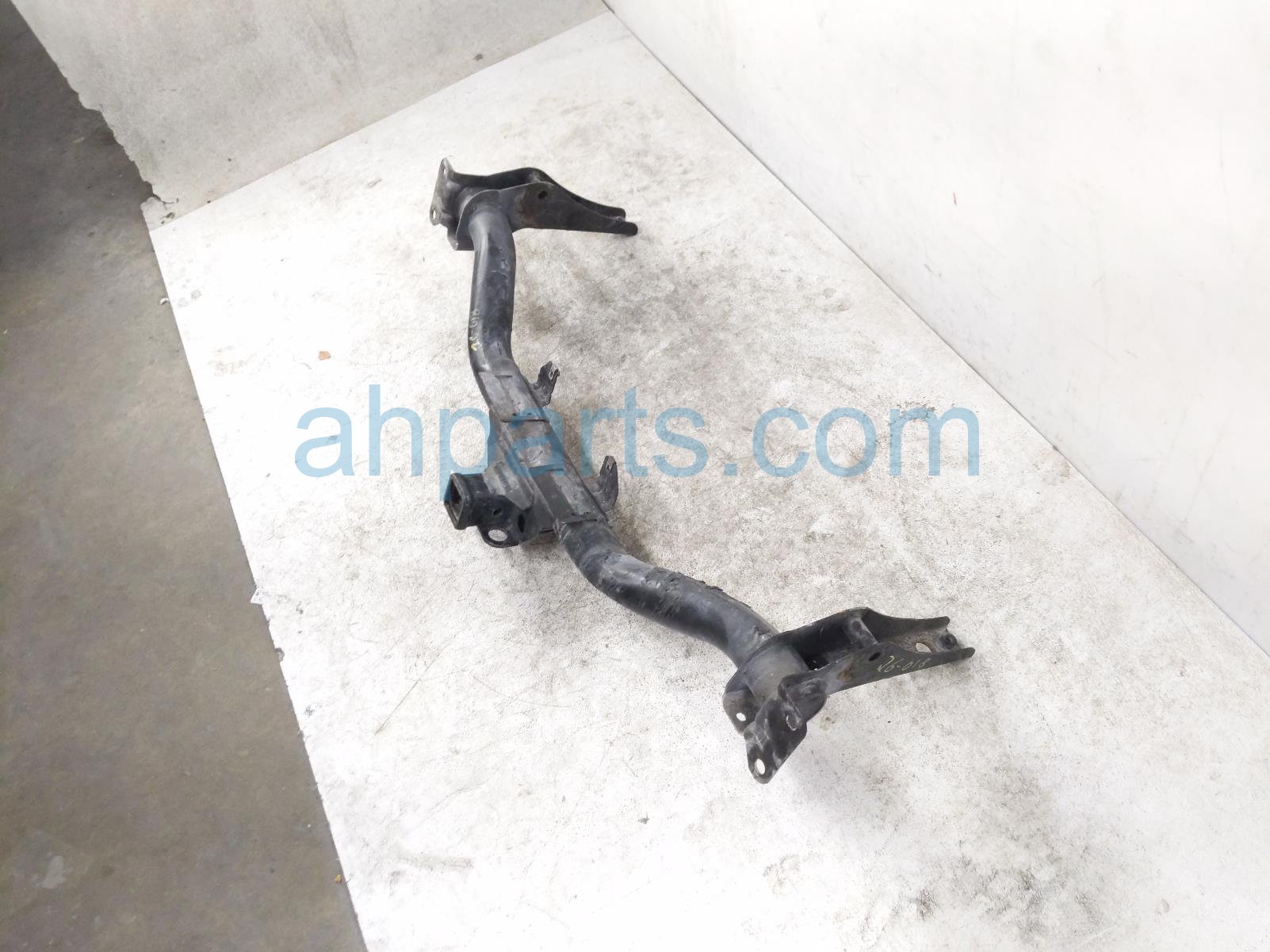 2024 Chevy Silverado 1500 Tow Hitch Assy 2.7t *short Bed 87830271 Replacement 2024 Chevy Silverado 1500 Tow Hitch Assy 2.7t *short Bed 87830271 Replacement thumbnail
