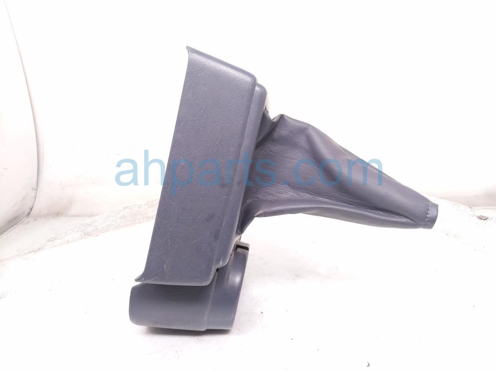 2000 Toyota Tacoma M/t Shifter Bezel W/boot 2.4l 58802 04030 B0 Replacement 2000 Toyota Tacoma M/t Shifter Bezel W/boot 2.4l 58802 04030 B0 Replacement thumbnail