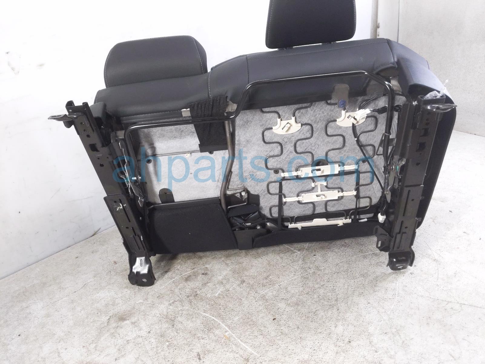 2022 Honda Passport Rear / Back (2nd Row) 2nd Row Driver Seat Black Leather 81721 TGS L41ZB Replacement 2022 Honda Passport Rear / Back (2nd Row) 2nd Row Driver Seat Black Leather 81721 TGS L41ZB Replacement thumbnail