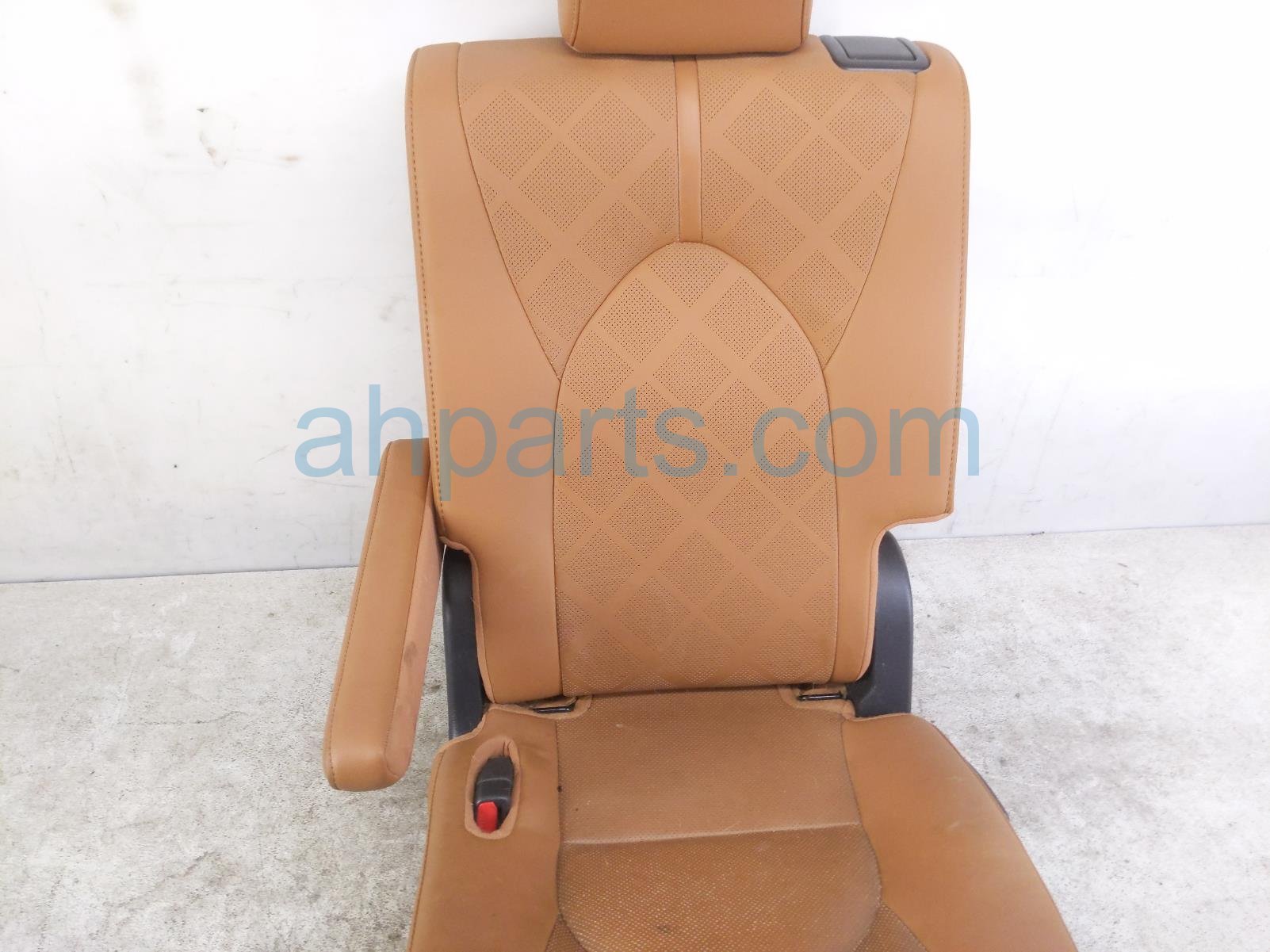2021 Toyota Highlander Back Seat (2nd Row) Rear Driver 2nd Row Capt Chair brn Lthr 71078 0E480 E7 Replacement 2021 Toyota Highlander Back Seat (2nd Row) Rear Driver 2nd Row Capt Chair brn Lthr 71078 0E480 E7 Replacement thumbnail