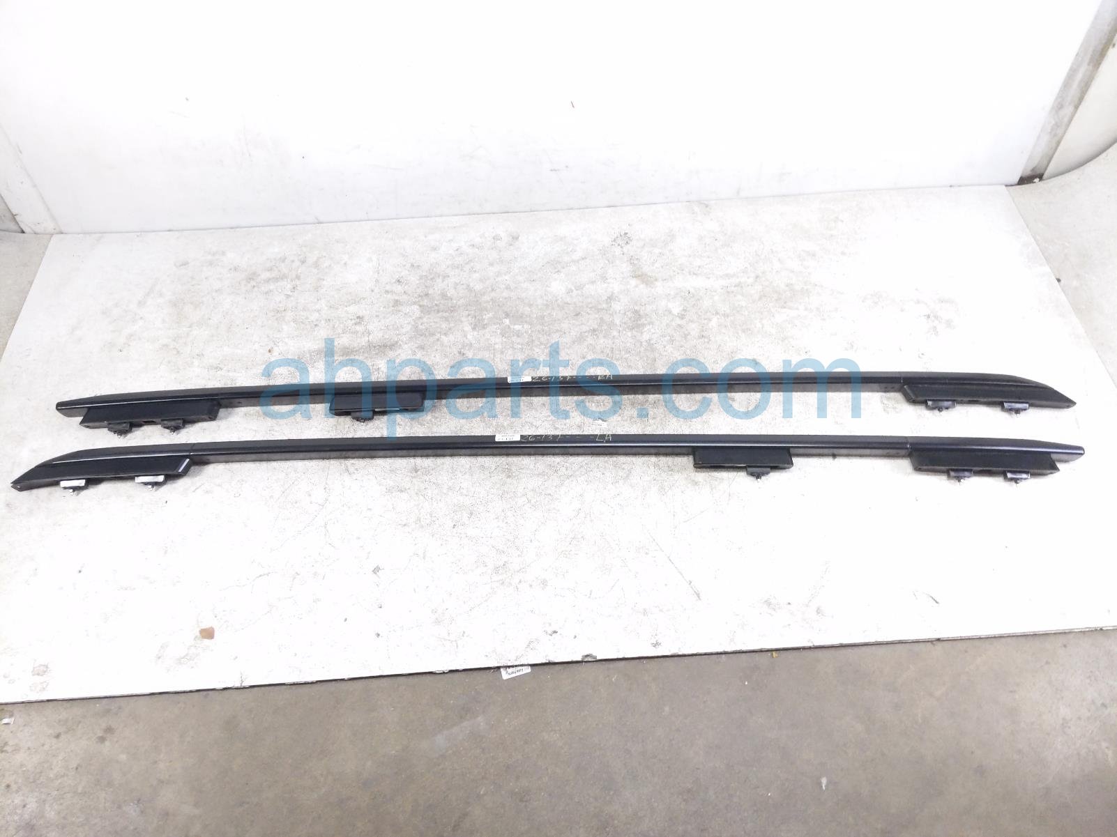 Driver & Passenger ROOF RAILS ONLY
