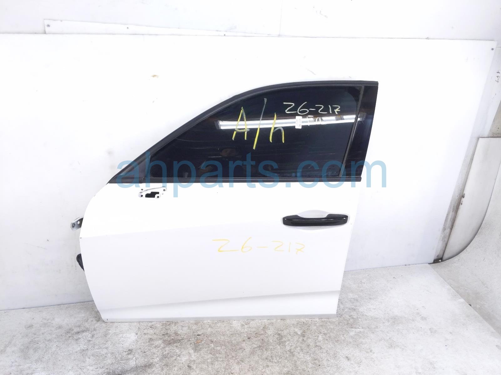 Acura FR/LH DOOR - WHITE - NO MIRROR/TRIM